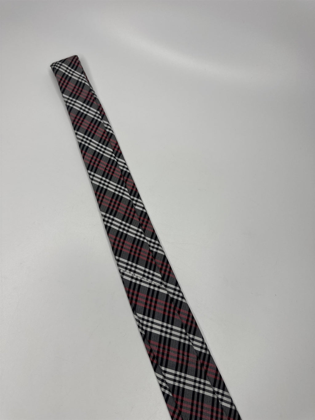 Mens Ben Sherman 100% Silk Red/White/Black Plaid Pattern Skinny Neck Tie