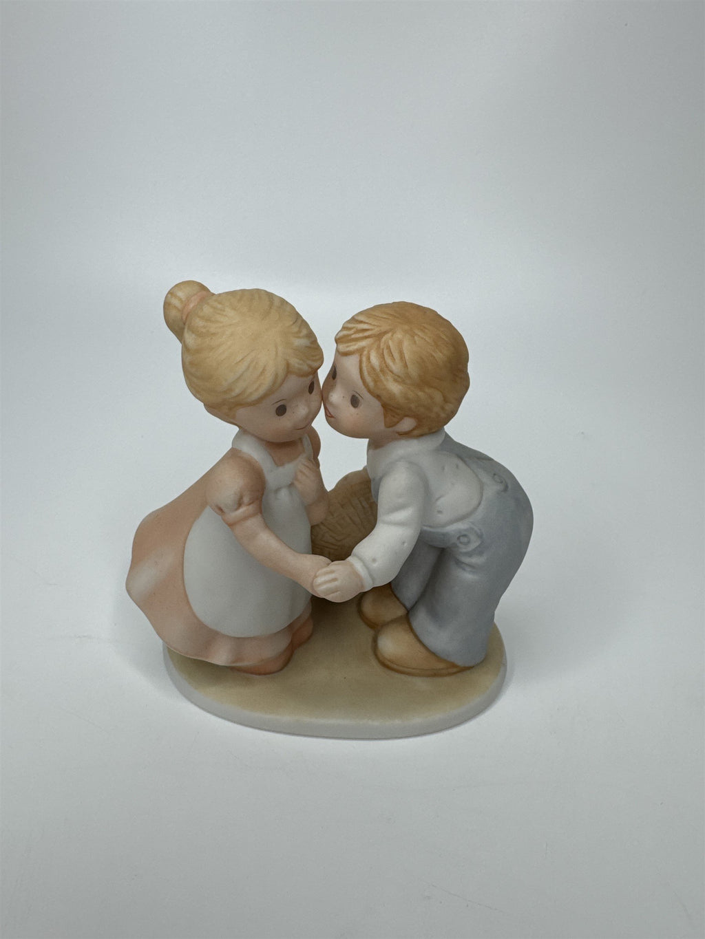 Vintage 1991 HOMCO Circle of Friends Masterpiece First Kiss Figurine