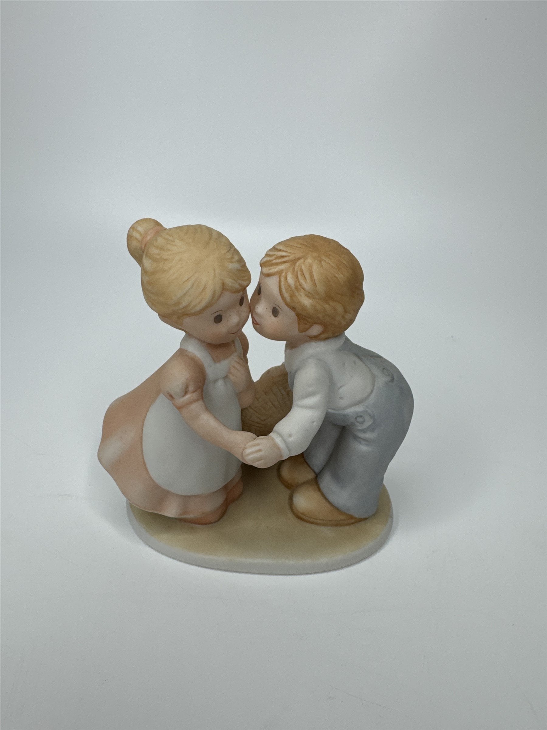 Vintage 1991 HOMCO Circle of Friends Masterpiece First Kiss Figurine
