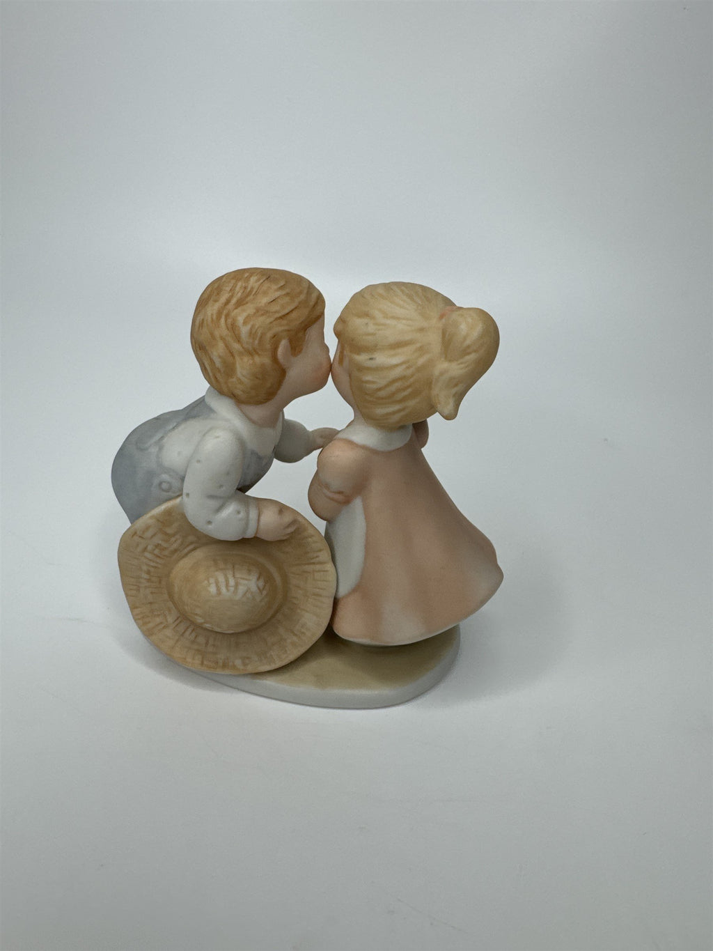 Vintage 1991 HOMCO Circle of Friends Masterpiece First Kiss Figurine