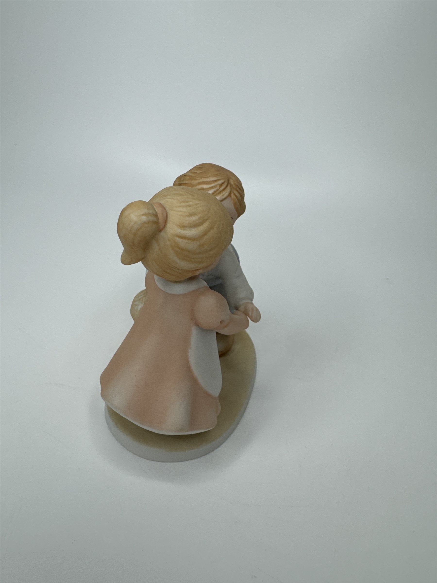 Vintage 1991 HOMCO Circle of Friends Masterpiece First Kiss Figurine