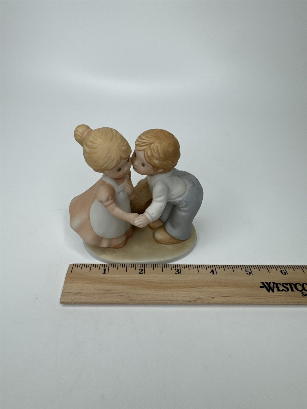 Vintage 1991 HOMCO Circle of Friends Masterpiece First Kiss Figurine