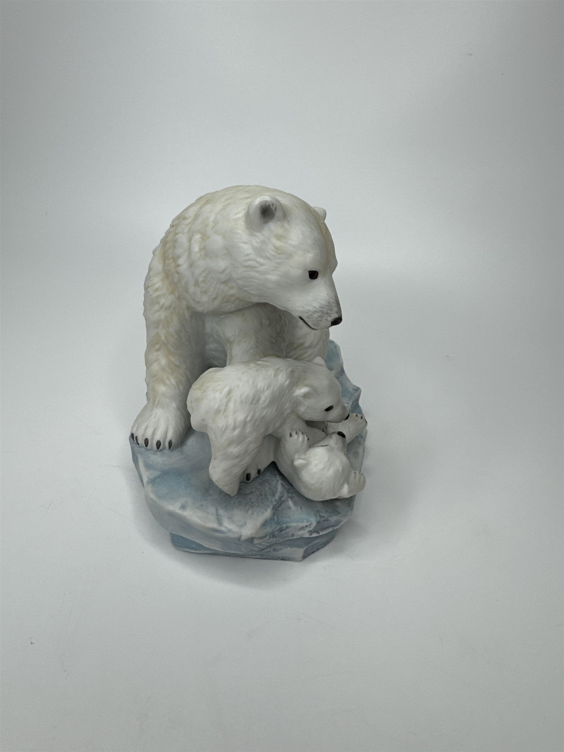 Vintage 1993 HOMCO Masterpiece Endangered Species Polar Bear and Cubs on Iceberg
