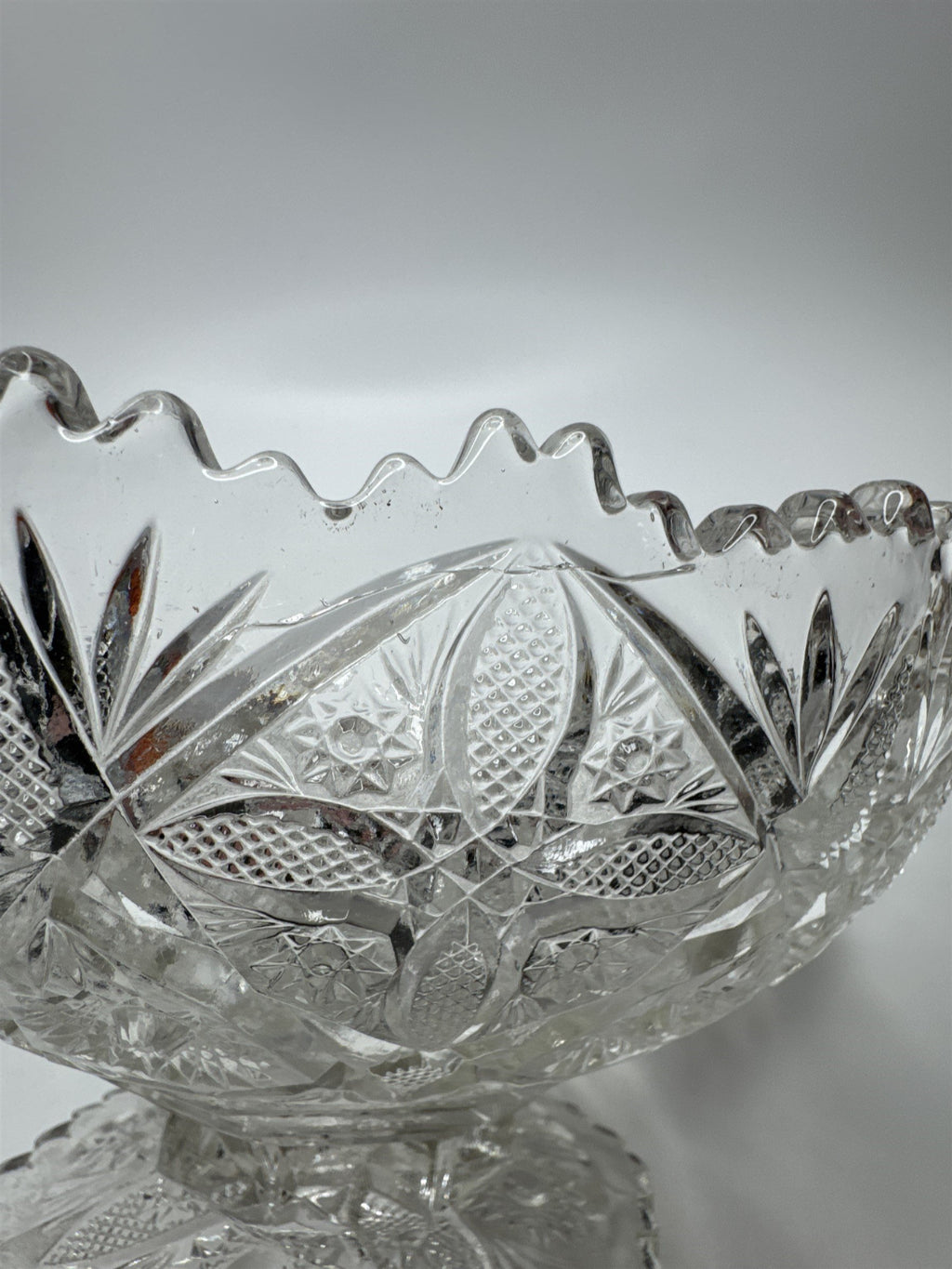 Vintage Pressed Sawtooth Glass 8.5" Diameter Fruit Bowl/Jewelry Dish *CRACKED*
