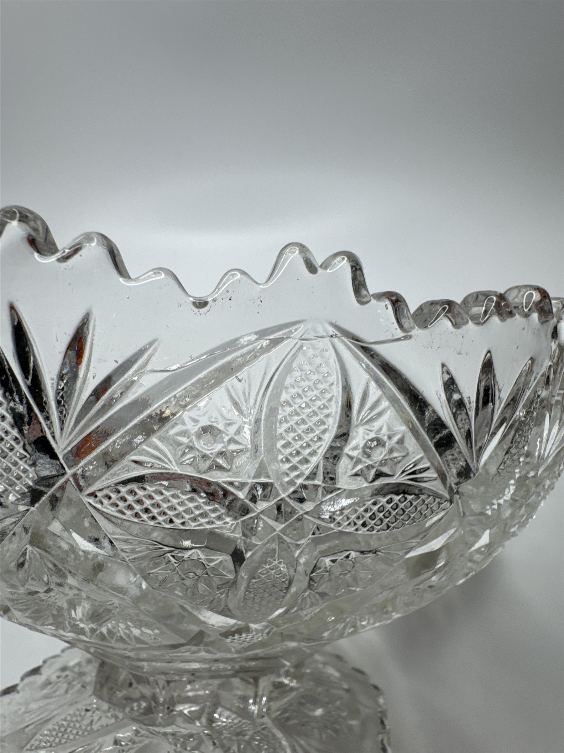 Vintage Pressed Sawtooth Glass 8.5" Diameter Fruit Bowl/Jewelry Dish *CRACKED*