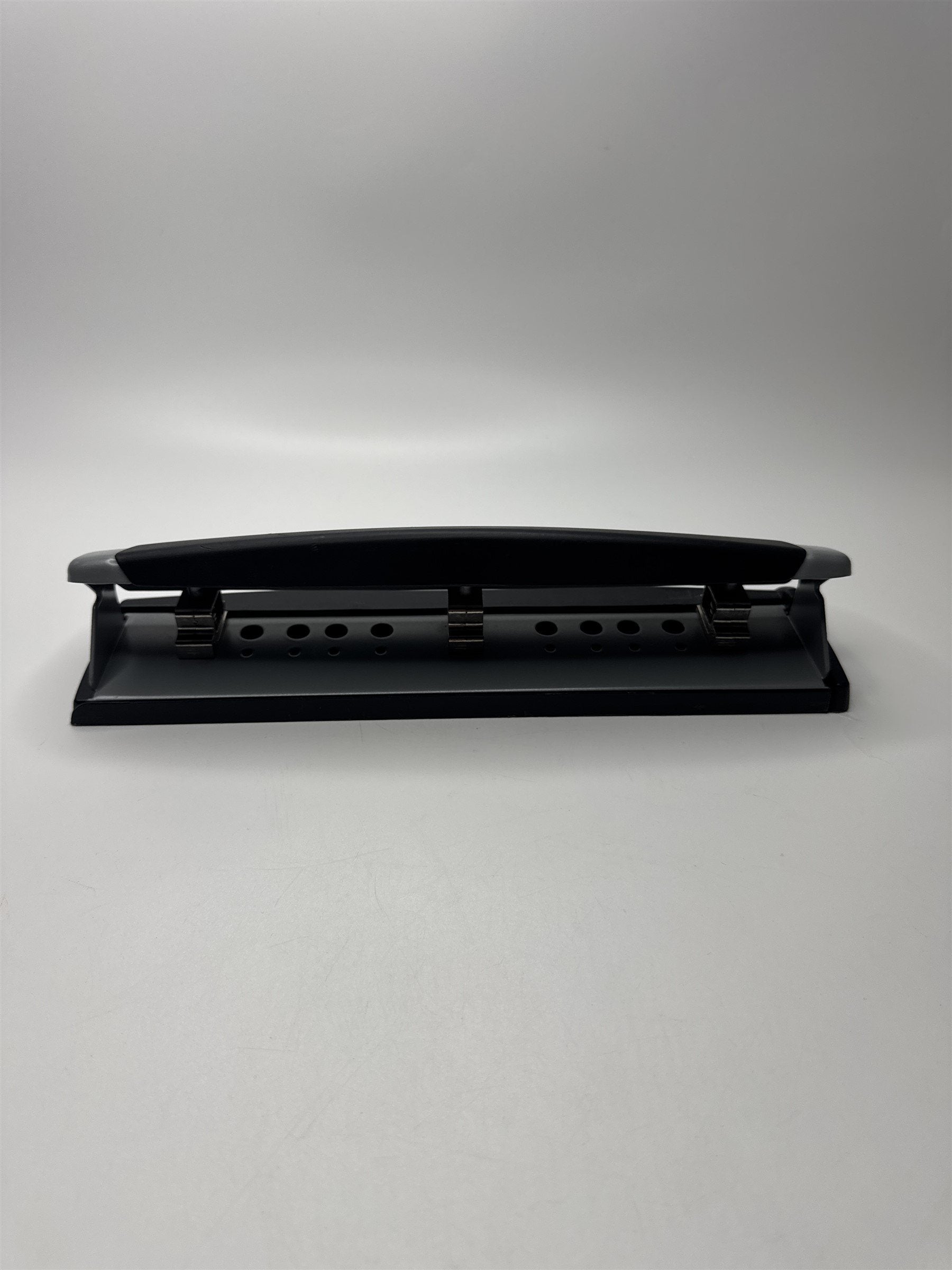 Swingline Paper 3-Hole Puncher Heavy Duty Office Industrial #74870