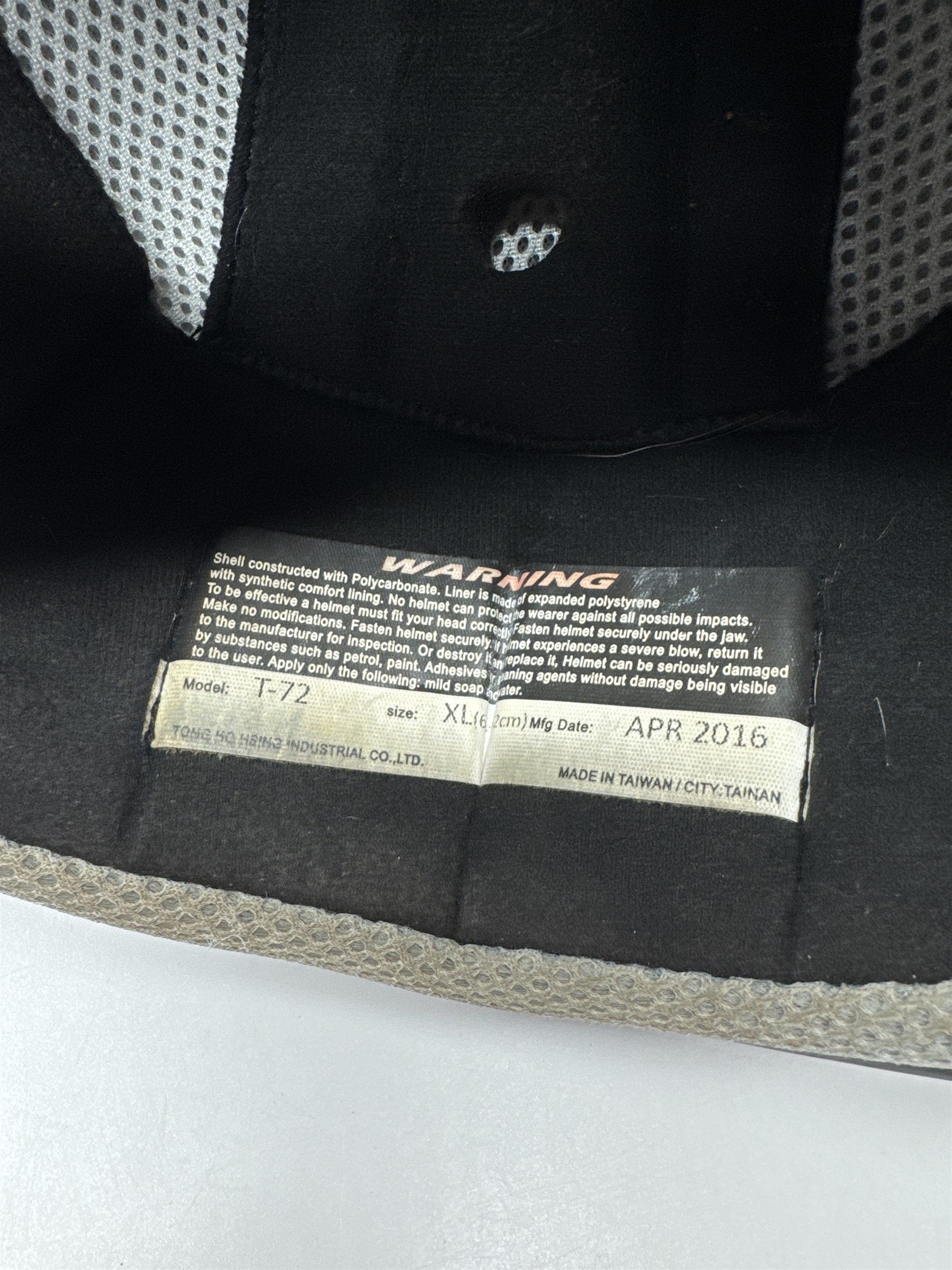 Black THH Motorcycle Protective Helmet Size XL DOT Certified T-72 61-62cm