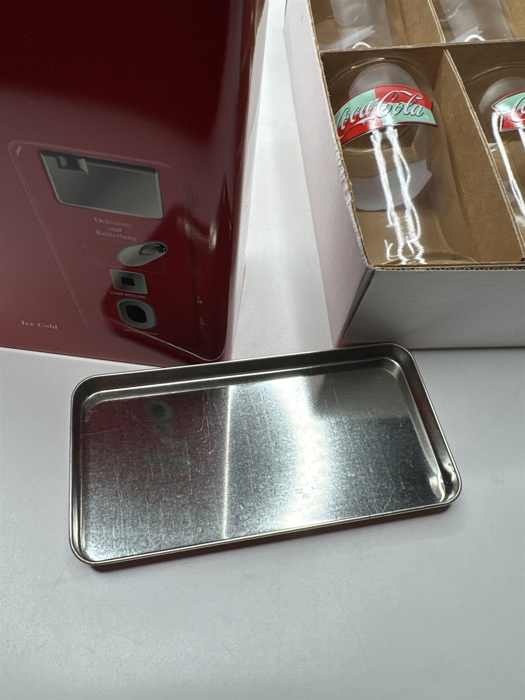 Vintage 1999 Coca-Cola Vending Machine Tin /w 4pc 8oz Glass Set Anchor Hocking