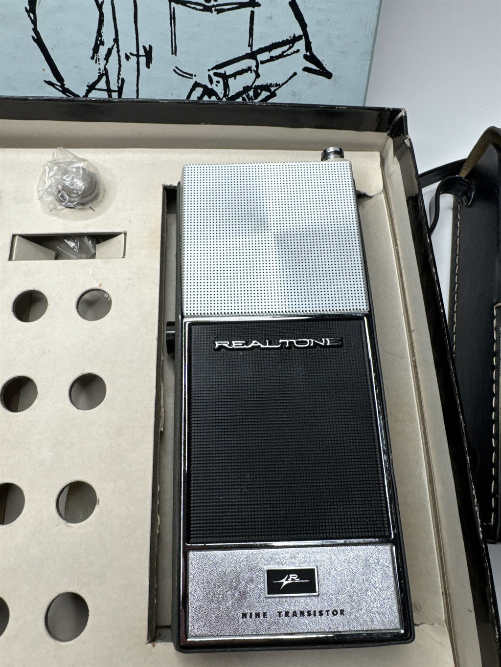 Realtone Handiphone TR-6986 Citizen Band Transceiver Black-Silver Channel 9
