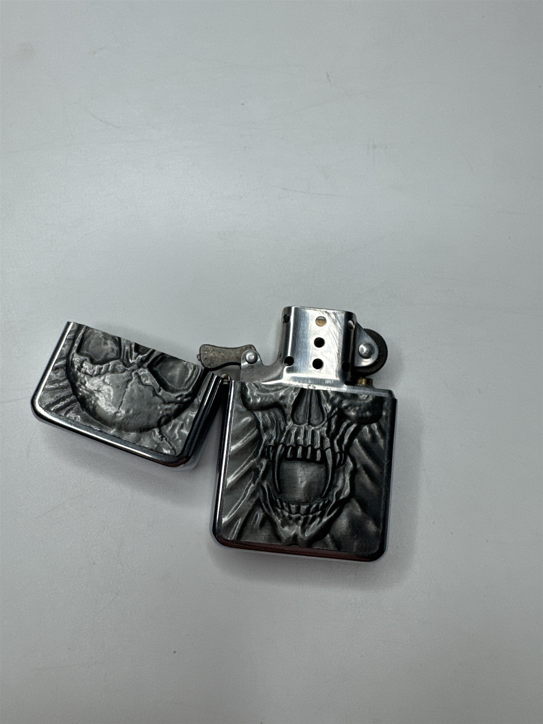 Vintage Screaming Vampire Skull Silver Toned Metal Flip Tock Flick Lighter