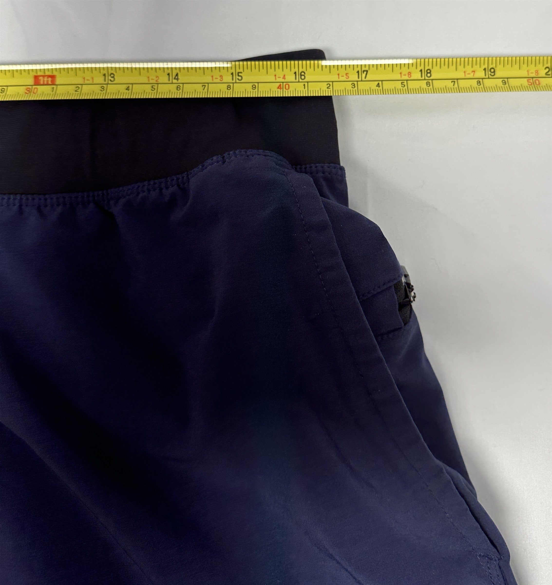 Fabletics Mens Athletic Lightweight Stretch Shorts Size XL Navy Blue 7" Inseam