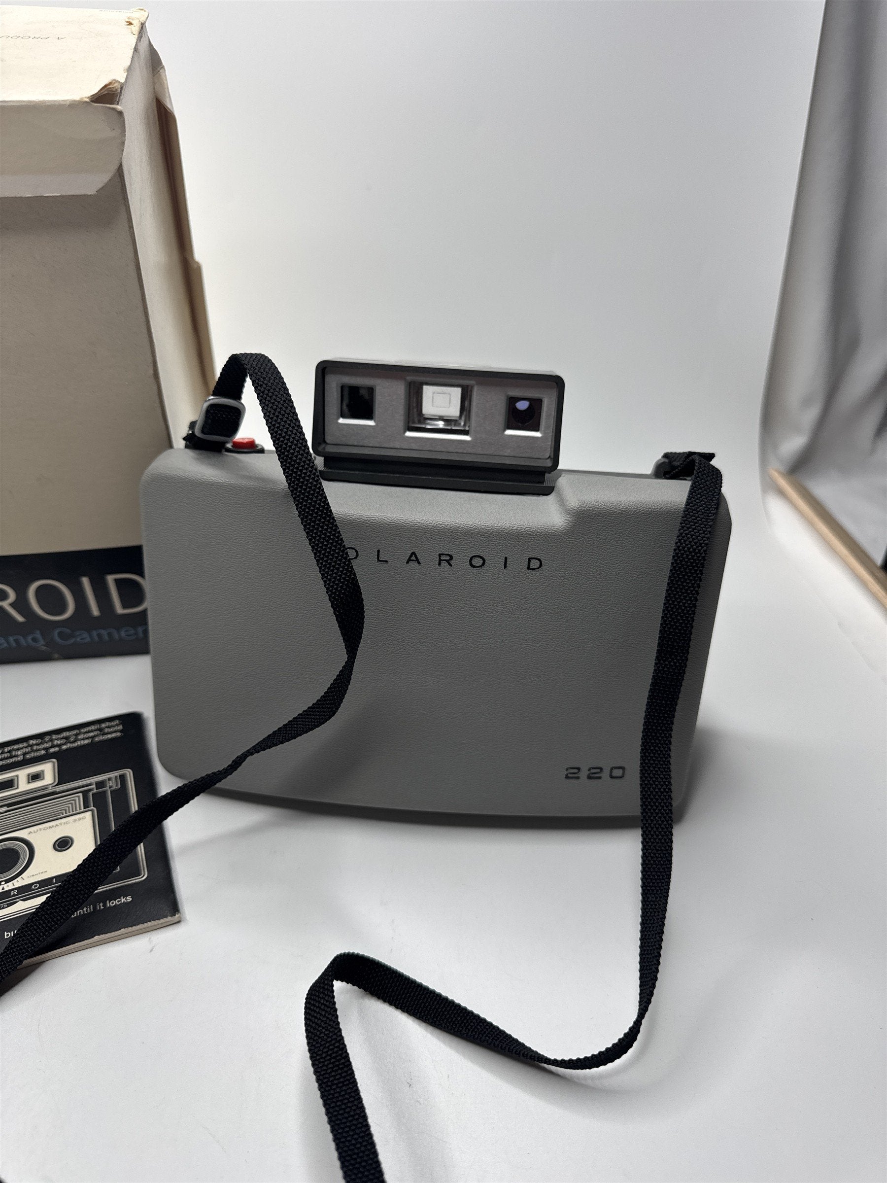 Vintage Polaroid Model 220 Automatic Land Camera /w Box