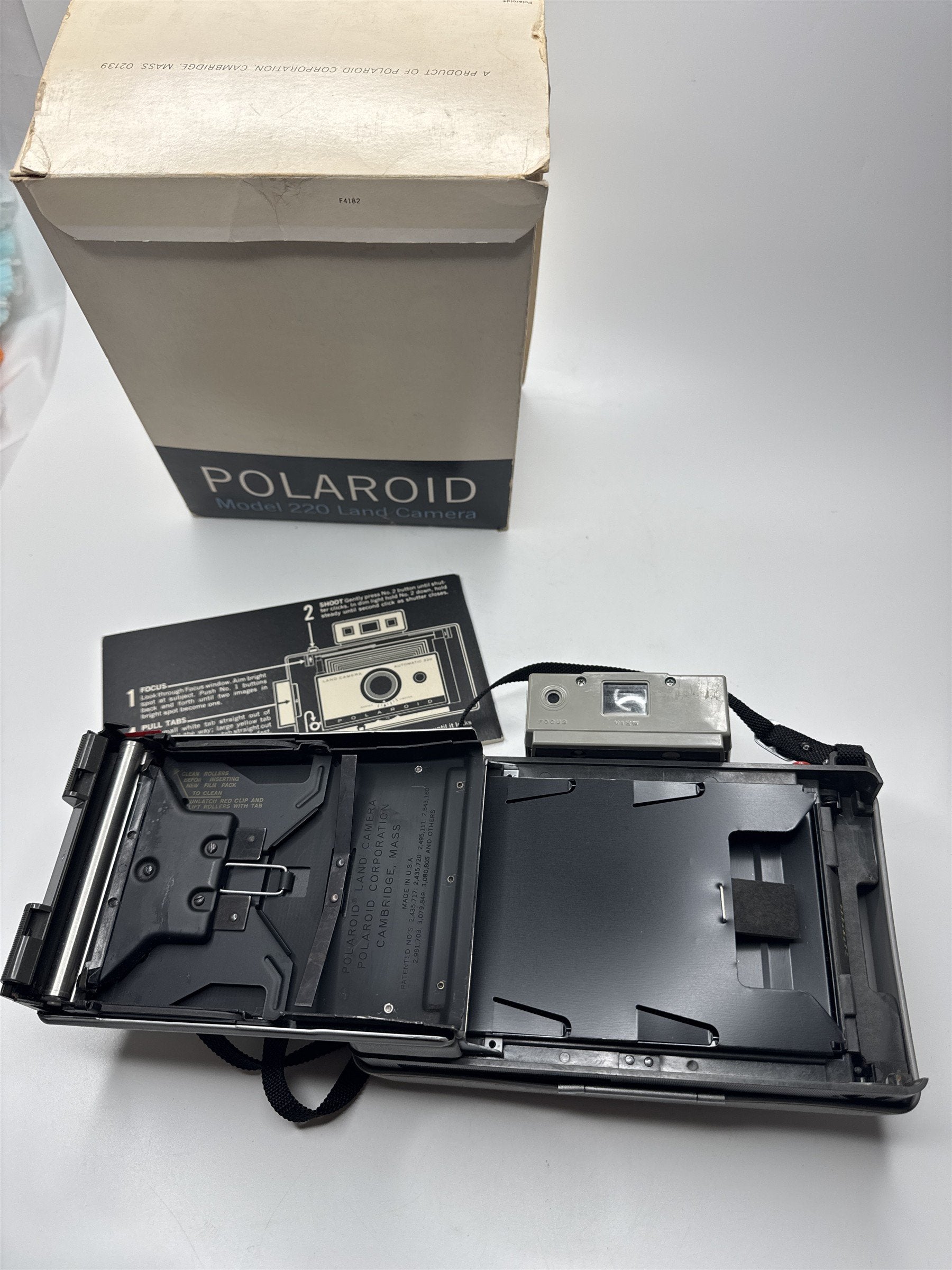 Vintage Polaroid Model 220 Automatic Land Camera /w Box