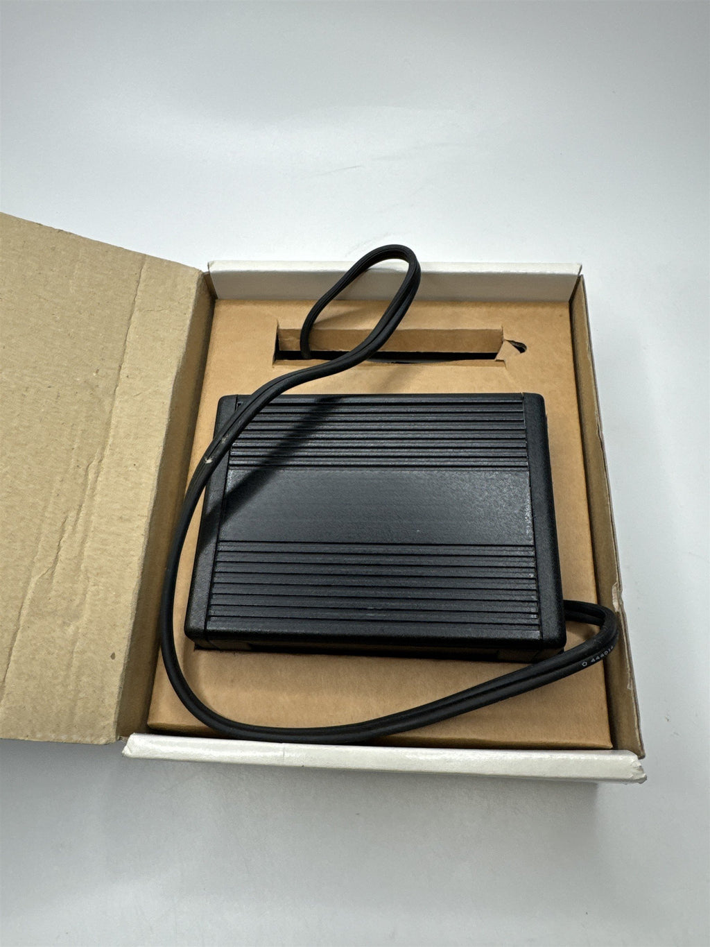 FOCUS Model PC140 200 Watt Peak DC to AC Power Inverter *Not for Positive Ground