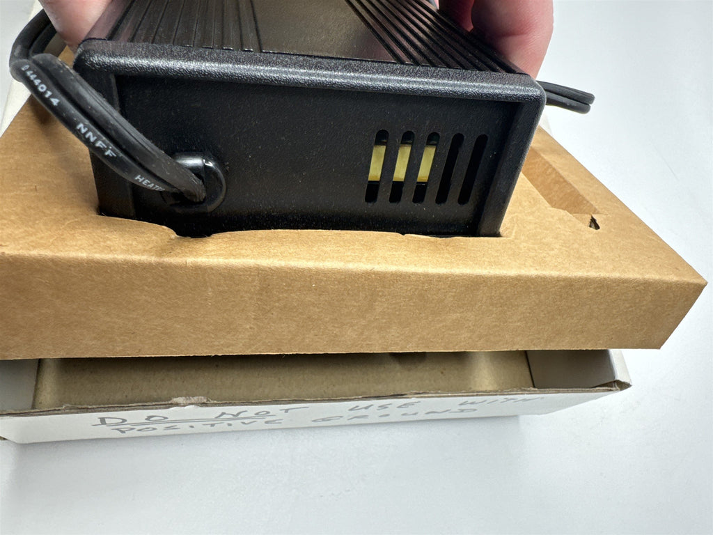 FOCUS Model PC140 200 Watt Peak DC to AC Power Inverter *Not for Positive Ground