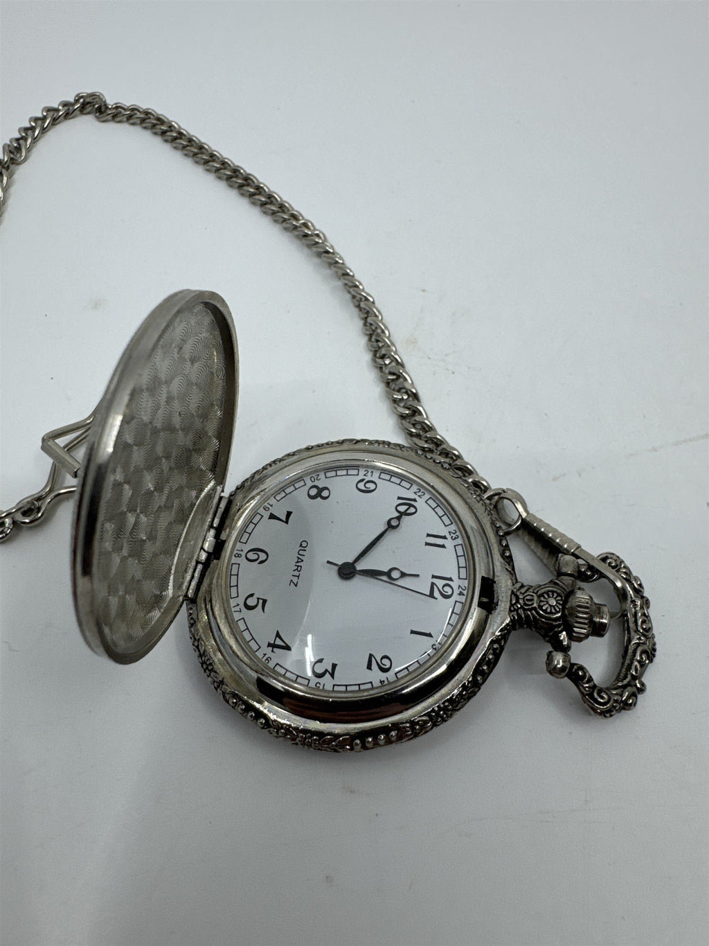 Geneva Men's Round Quartz Bass Fish Pocket Watch /w Metallic Chain