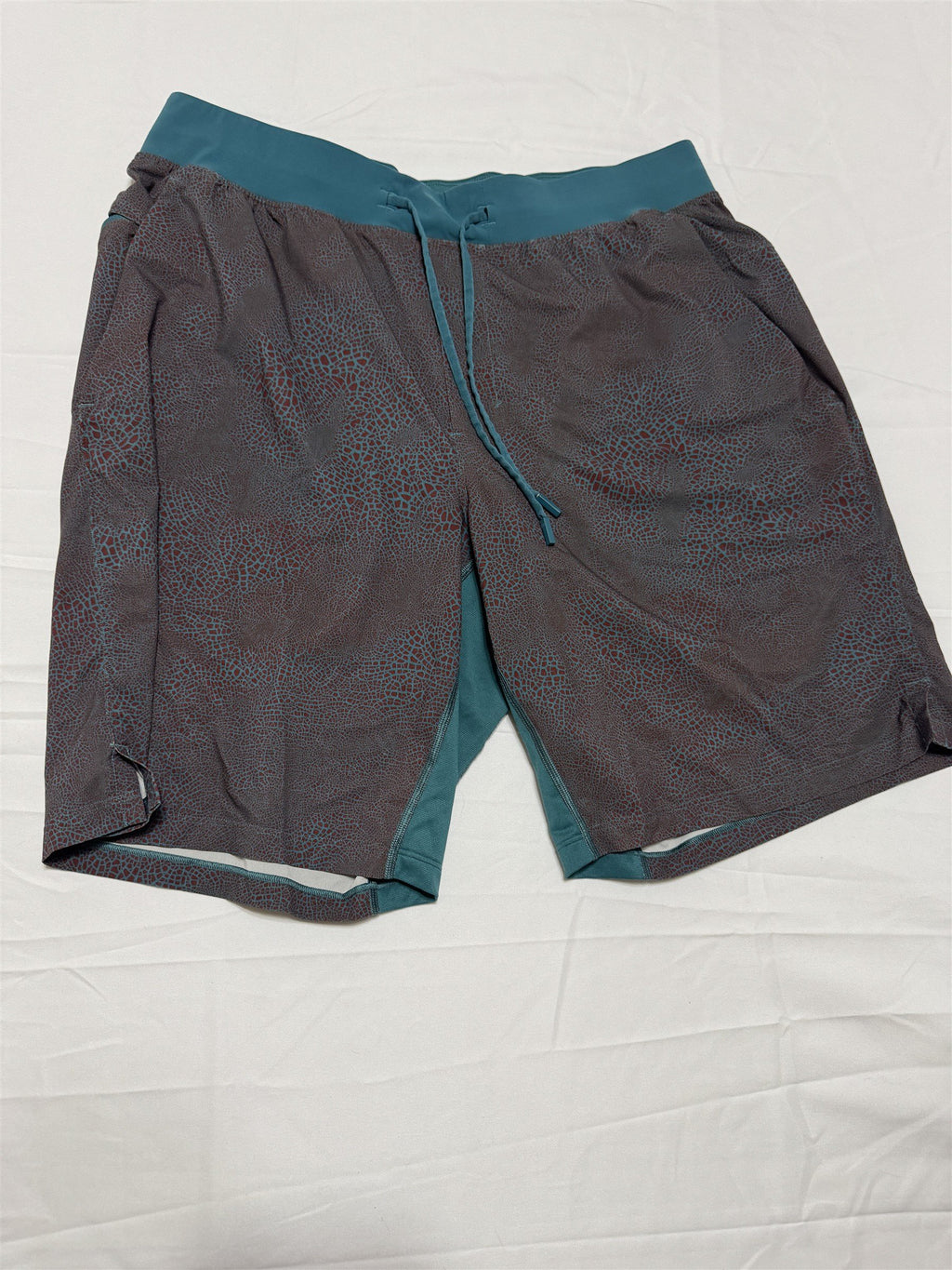 Lululemon Mens Linerless 9" Shorts Size XL Blue & Orange Animal Pattern Print
