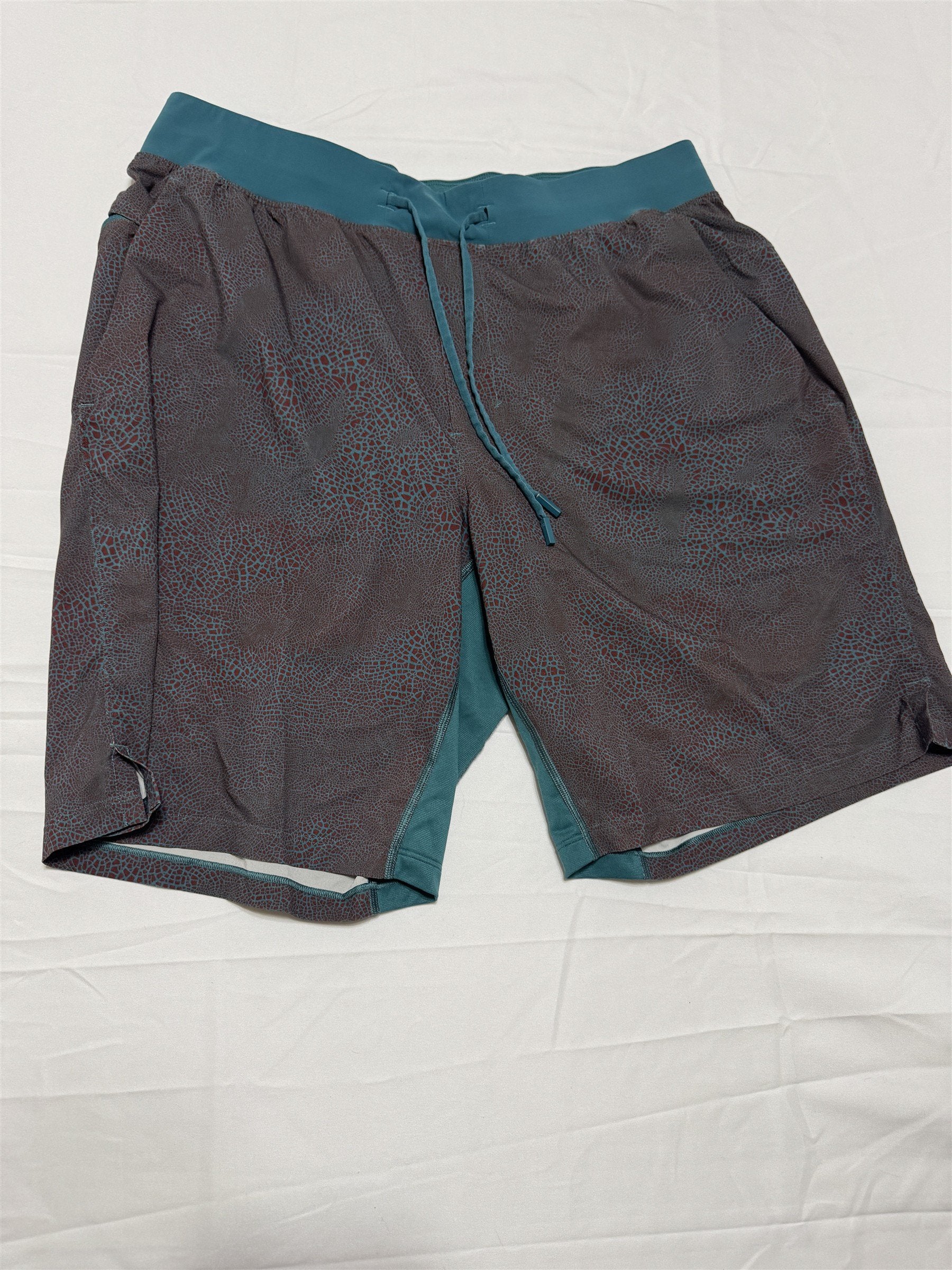 Lululemon Mens Linerless 9" Shorts Size XL Blue & Orange Animal Pattern Print