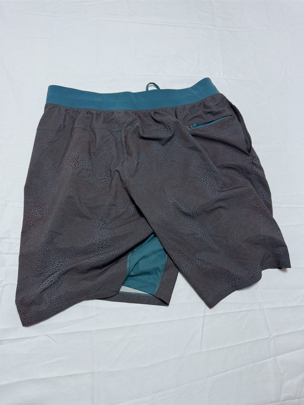 Lululemon Mens Linerless 9" Shorts Size XL Blue & Orange Animal Pattern Print