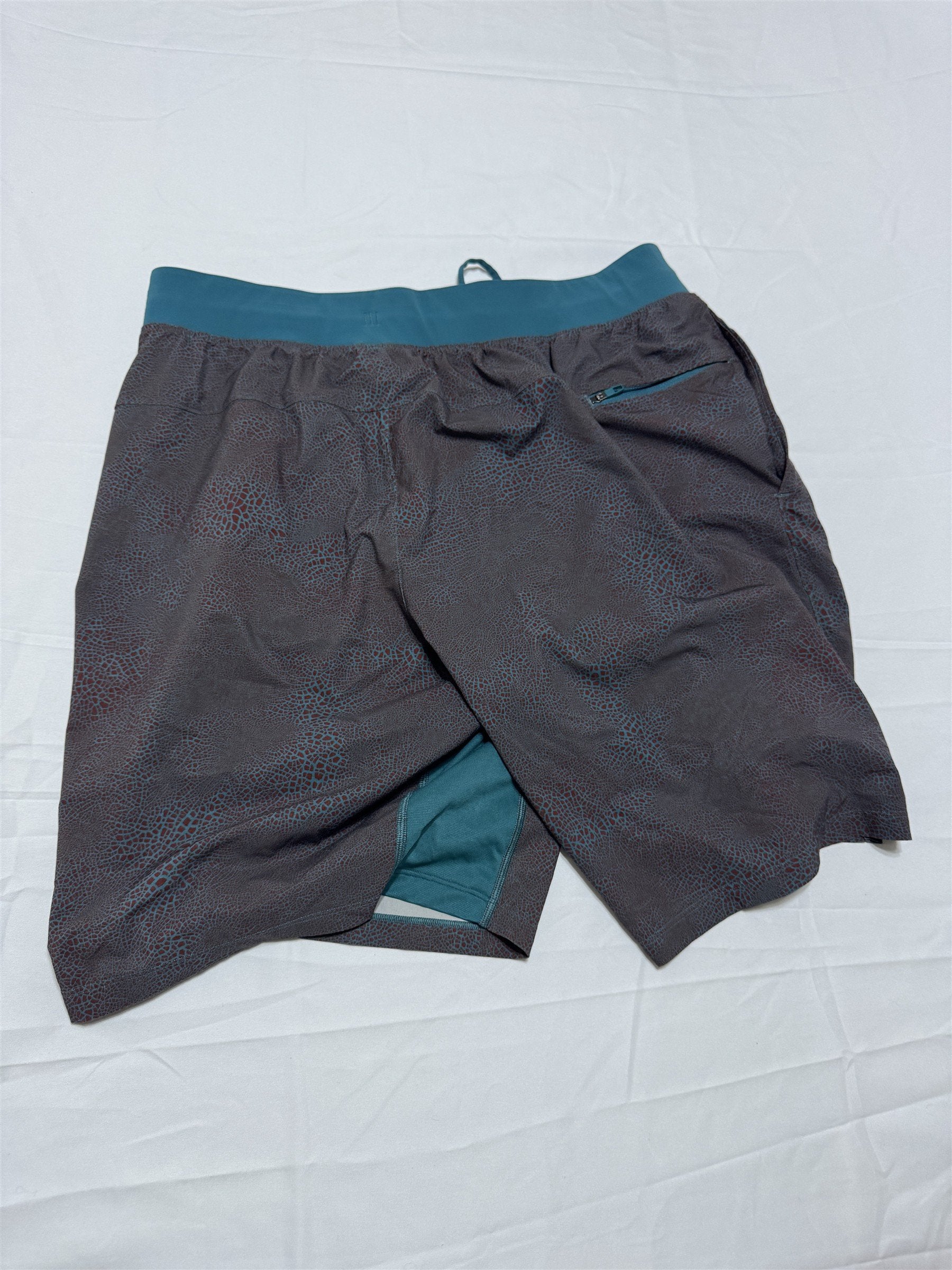 Lululemon Mens Linerless 9" Shorts Size XL Blue & Orange Animal Pattern Print