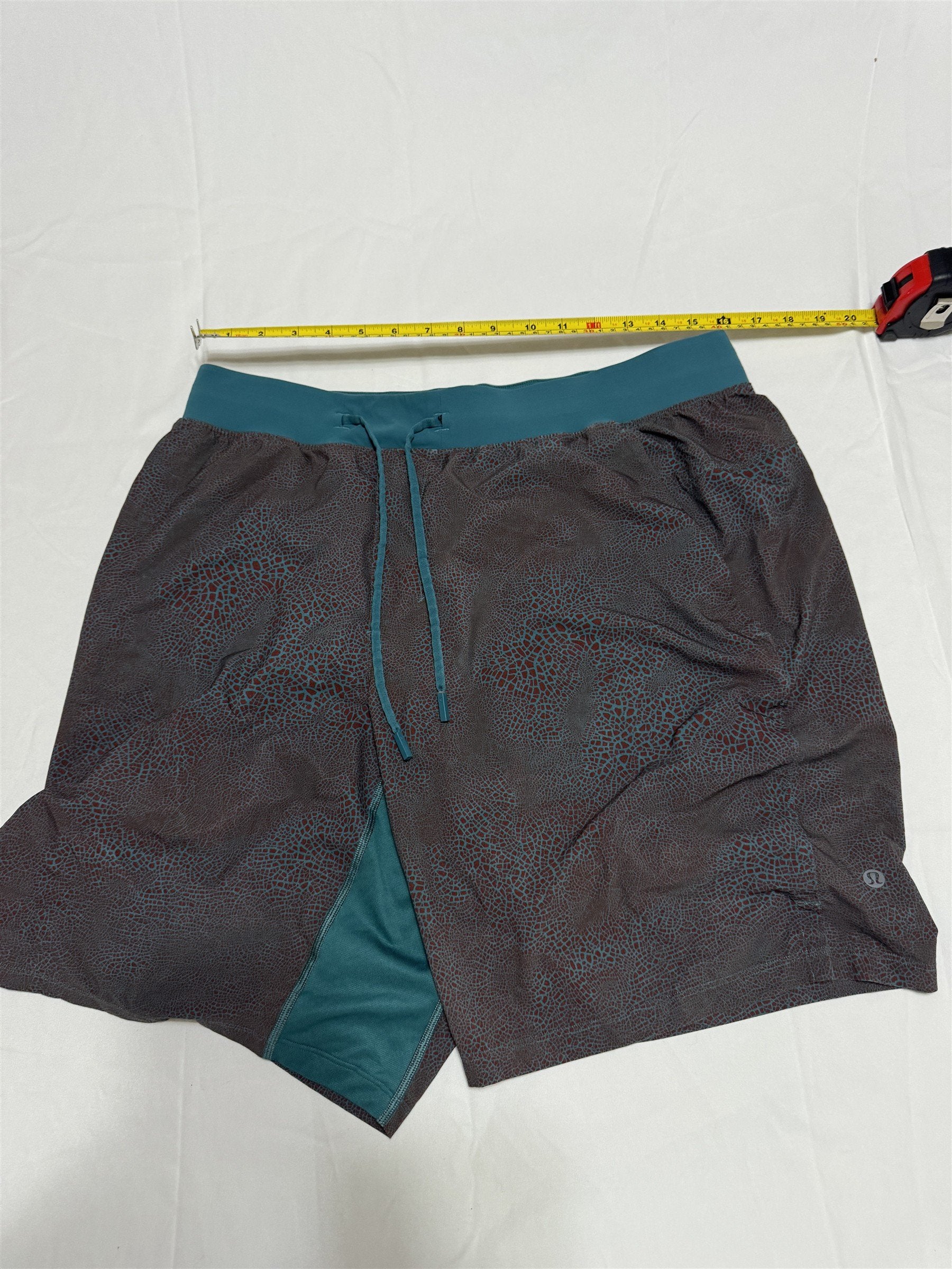 Lululemon Mens Linerless 9" Shorts Size XL Blue & Orange Animal Pattern Print