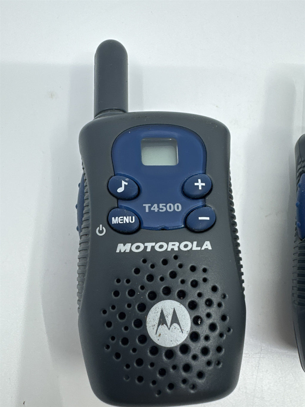 Set of 2 Motorola T4500 Two-Ray Radio Communication Devices Walkie Talkies