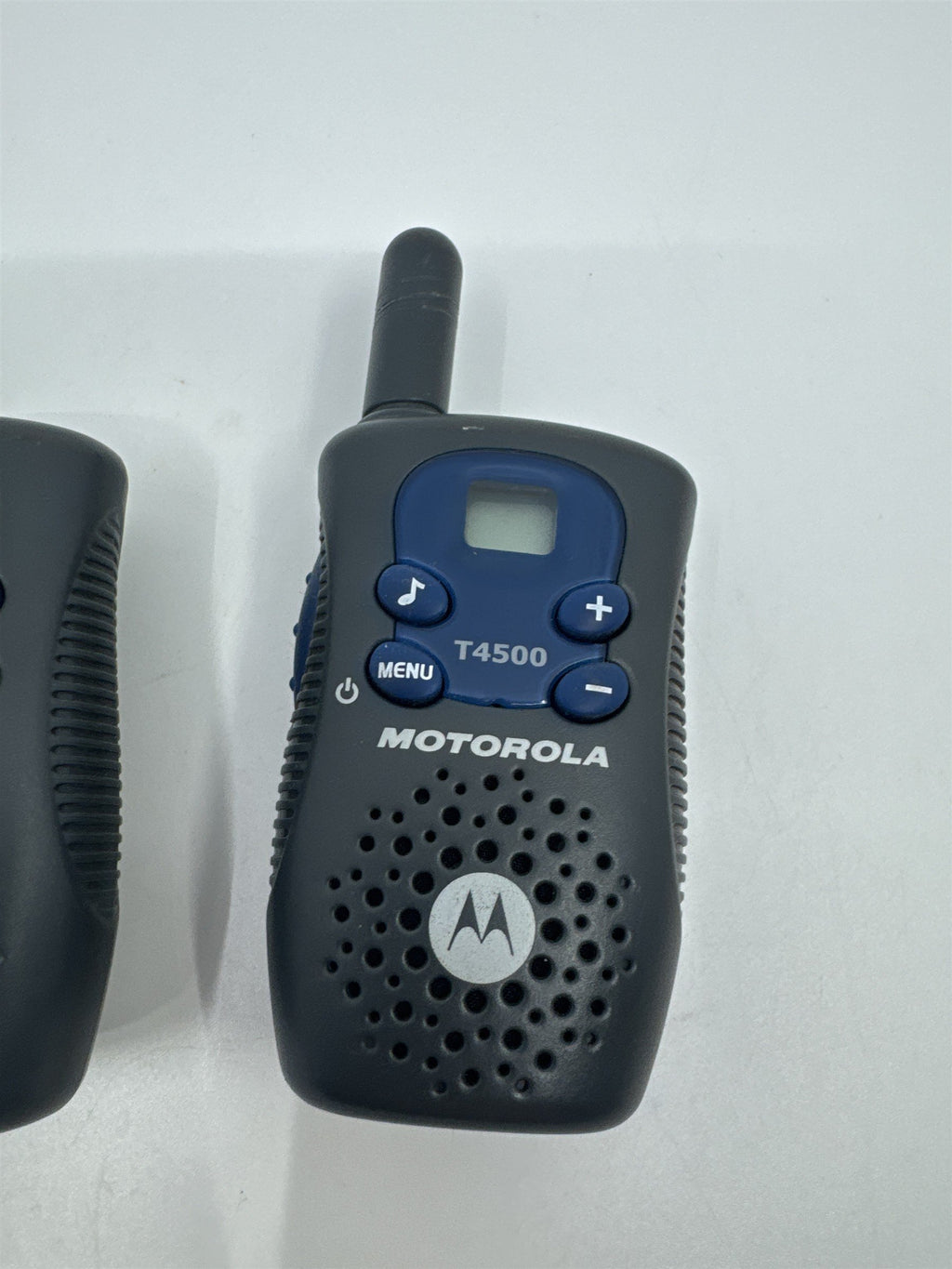 Set of 2 Motorola T4500 Two-Ray Radio Communication Devices Walkie Talkies