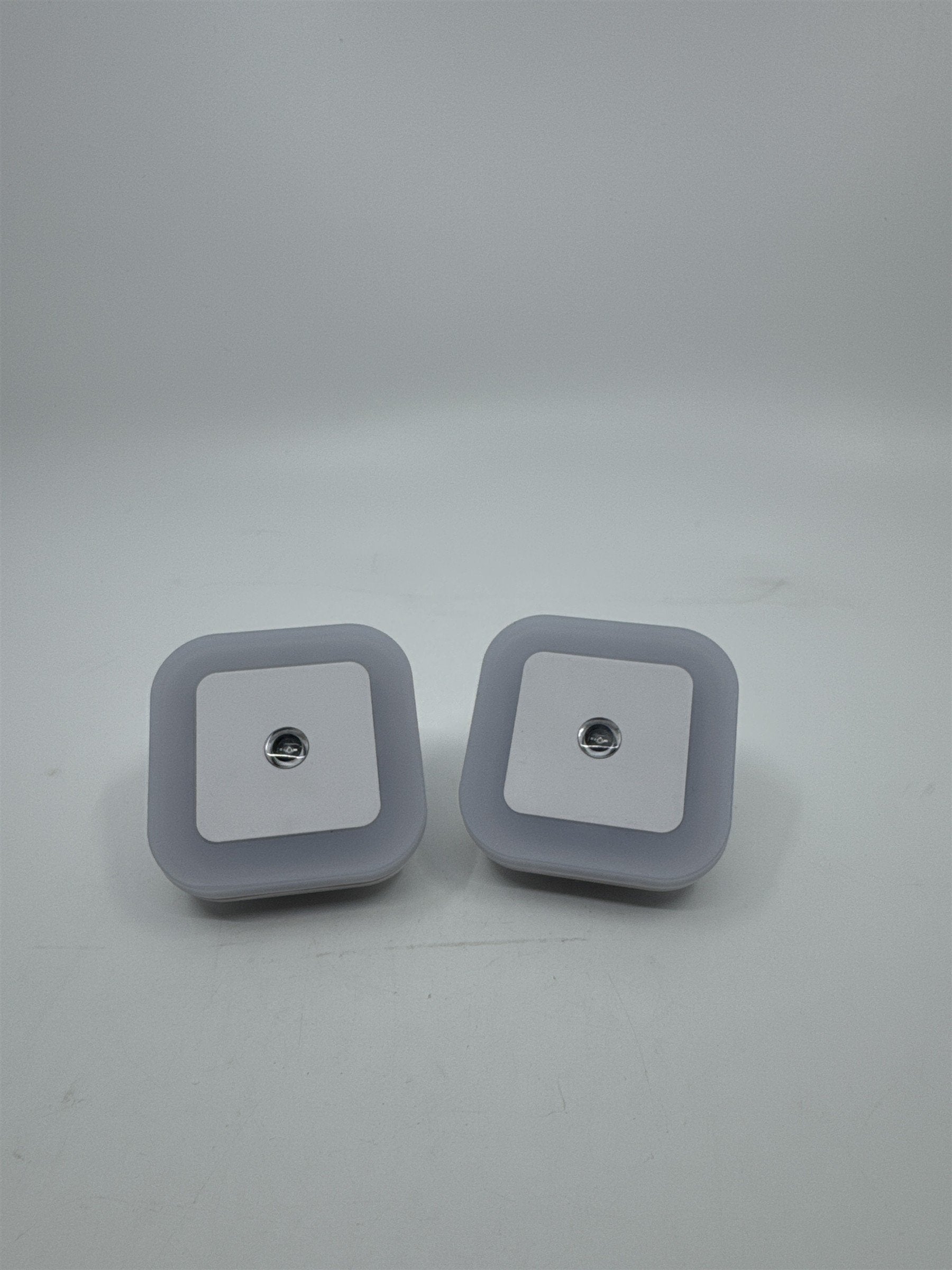 2x Sycees Plug-in LED Night Light with Dusk-to-Dawn Sensor for Bedroom, Bathroom