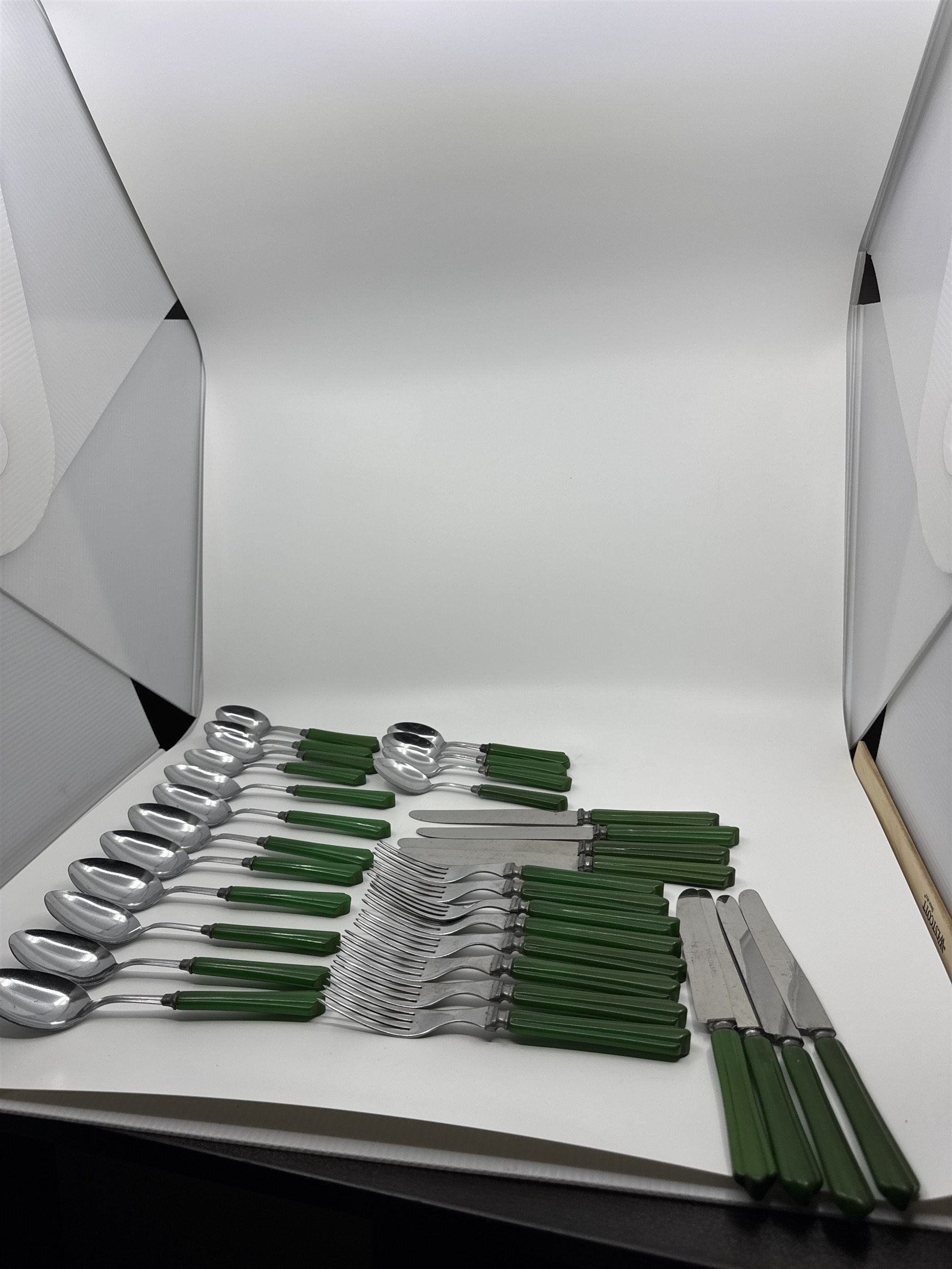 Retro Green Handle Cutlery Set 32pc Knives Forks Spoons Chrome Plated