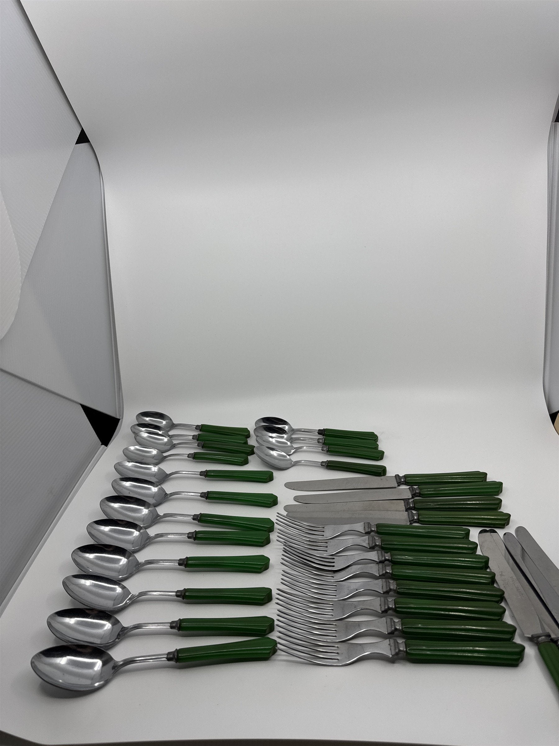 Retro Green Handle Cutlery Set 32pc Knives Forks Spoons Chrome Plated