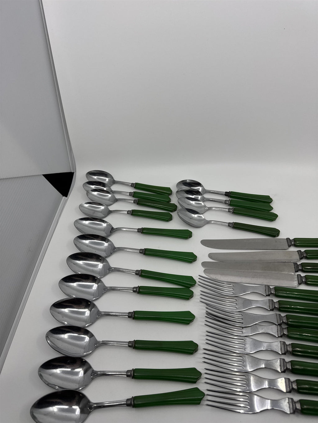 Retro Green Handle Cutlery Set 32pc Knives Forks Spoons Chrome Plated