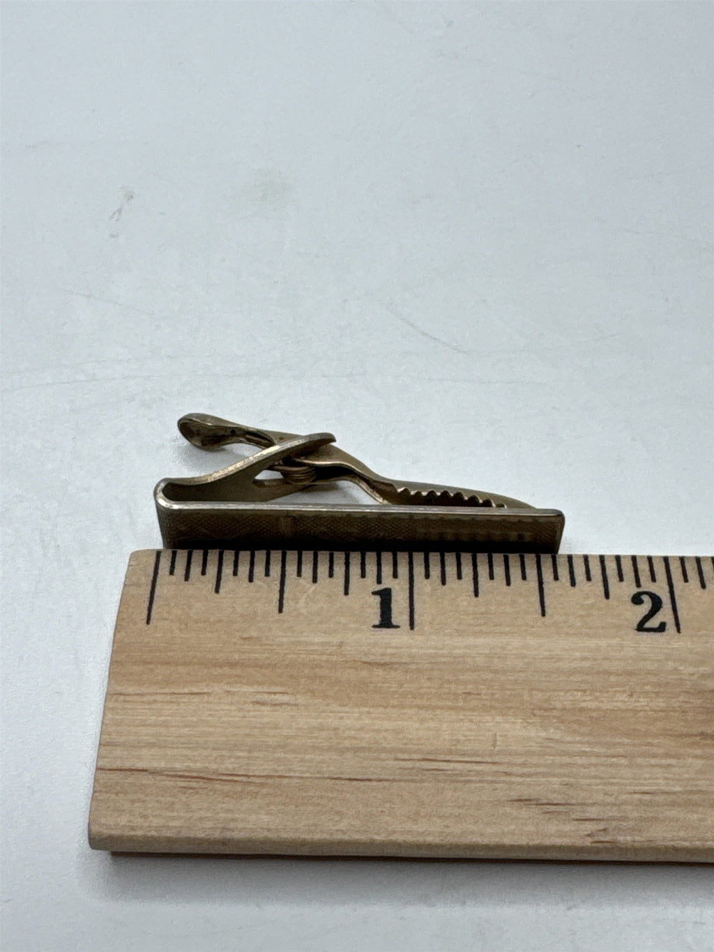 VINTAGE Mens Gold Tone Floral Pattern Tie Bar Clip Retro Dapper Fashion