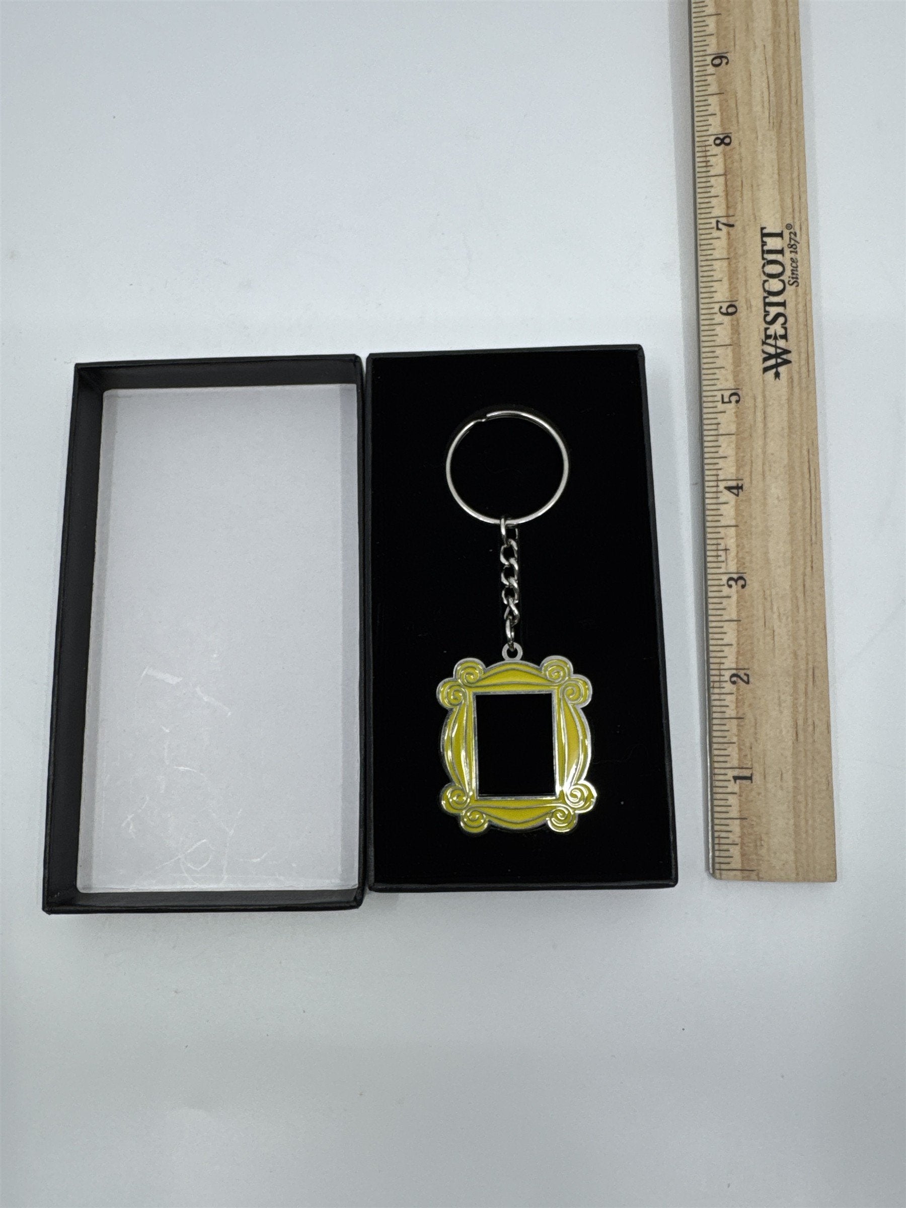 Friends The TV Series Yellow Peephole Frame From Monica's Door Keychain