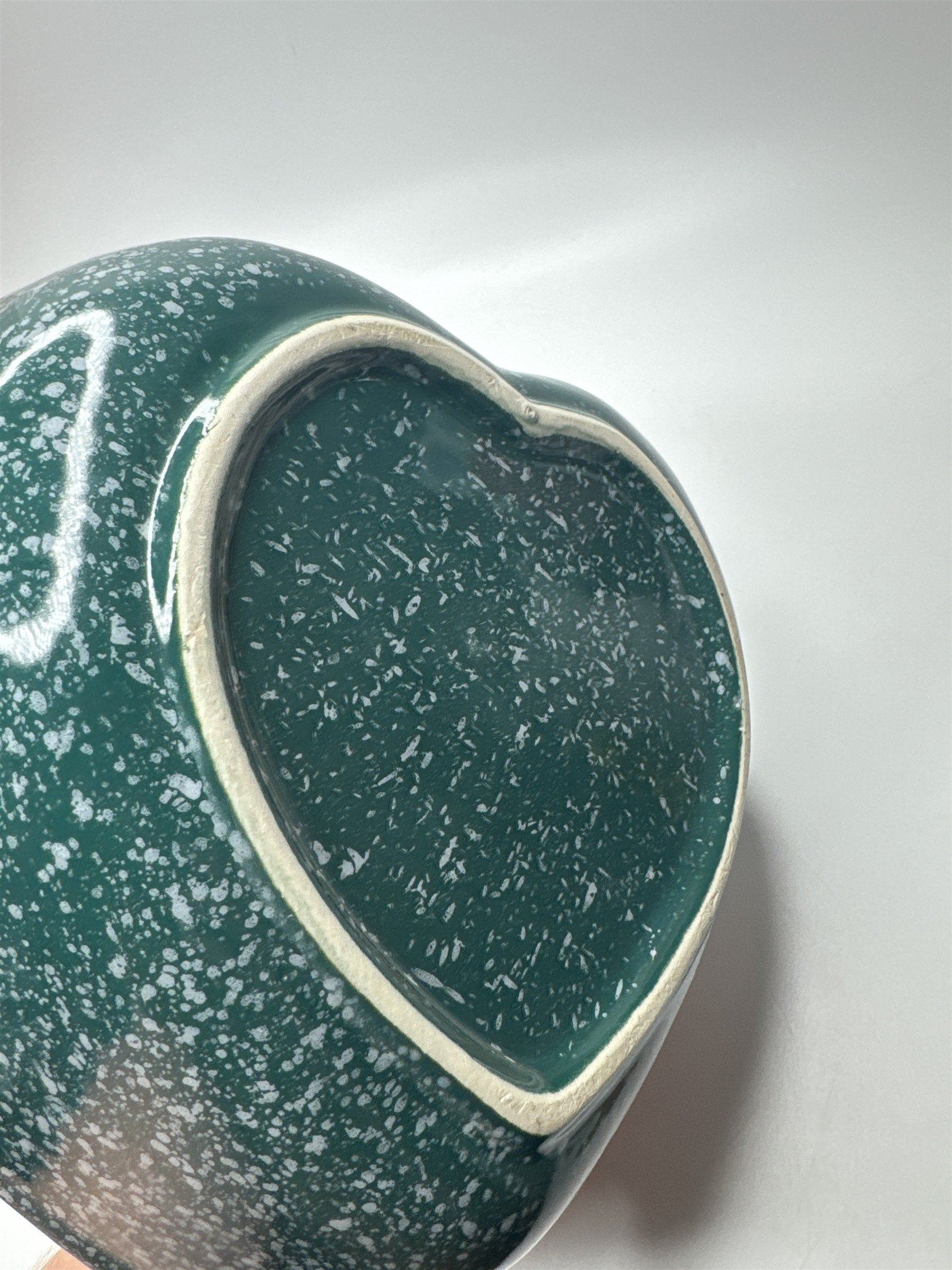 Vintage Set of 4 Nested Heart-Shaped Mixing Bowls Green With White Specks Design