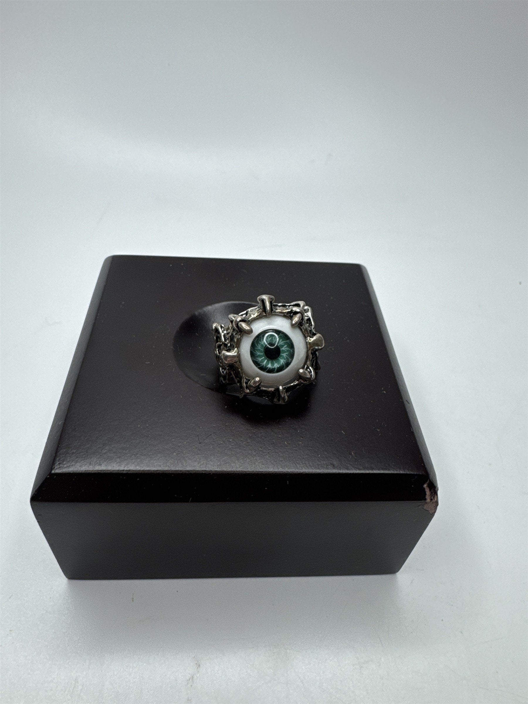 Vintage Blue Eyeball Ring Silver Tone Metal Statement Jewelry Creepy Fun Sz 8.5
