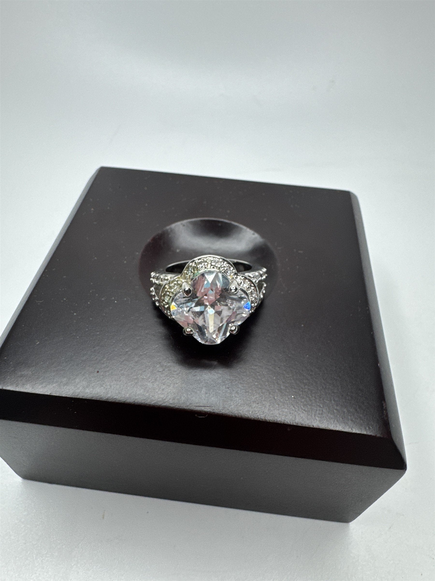 Size 7.75 Chunky Rhinestone Ring Cocktail Statement Sparkle Fashion Jewelry