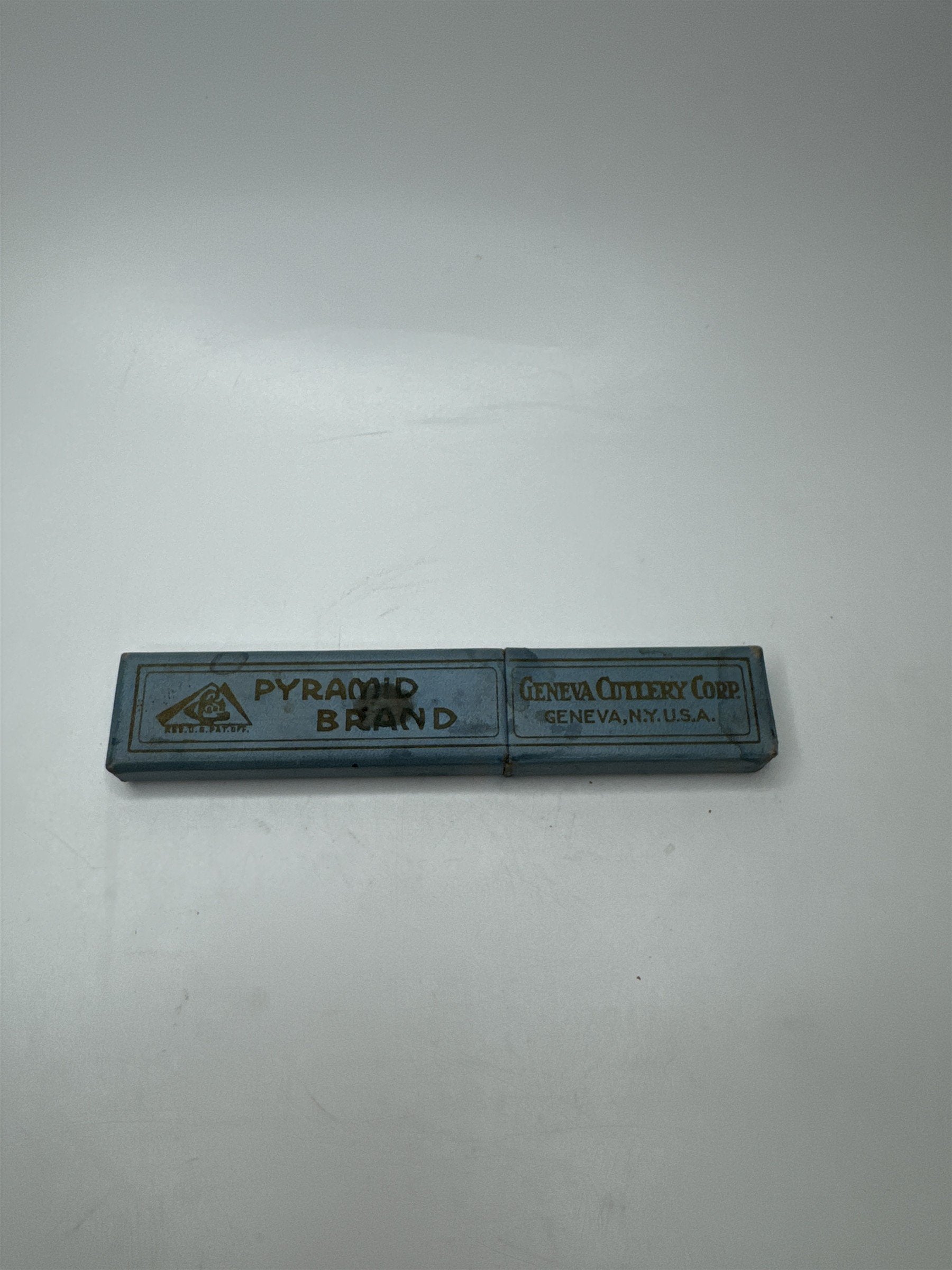 ANTIQUE Pyramid Brand Geneva Cutlery Group Face Shaver Box Vintage Collectible