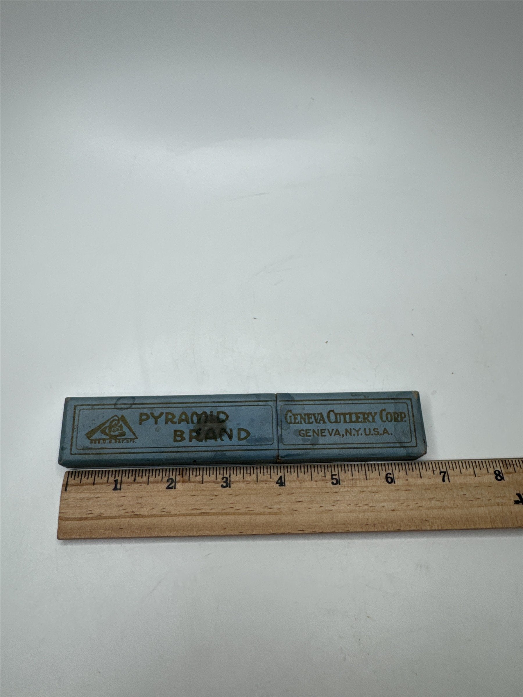 ANTIQUE Pyramid Brand Geneva Cutlery Group Face Shaver Box Vintage Collectible