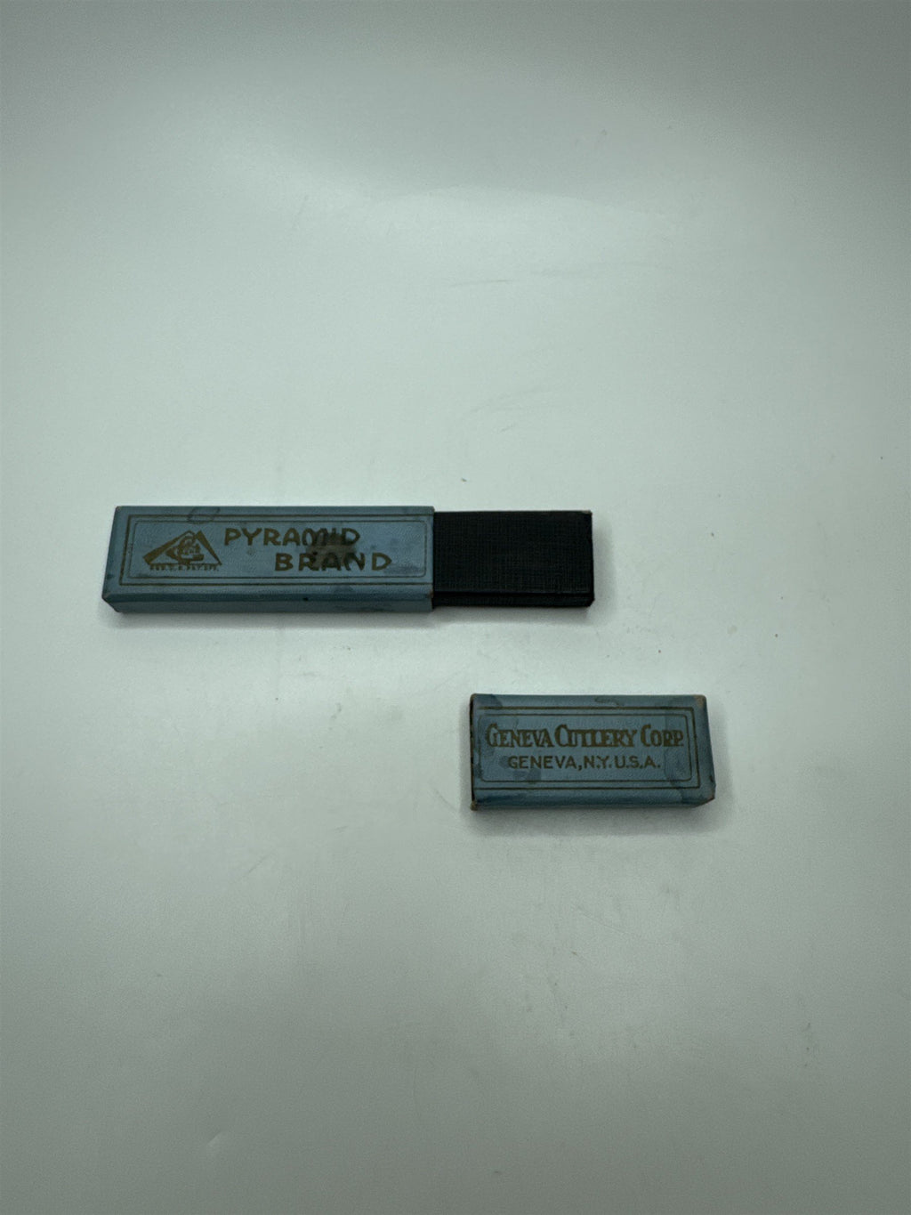 ANTIQUE Pyramid Brand Geneva Cutlery Group Face Shaver Box Vintage Collectible