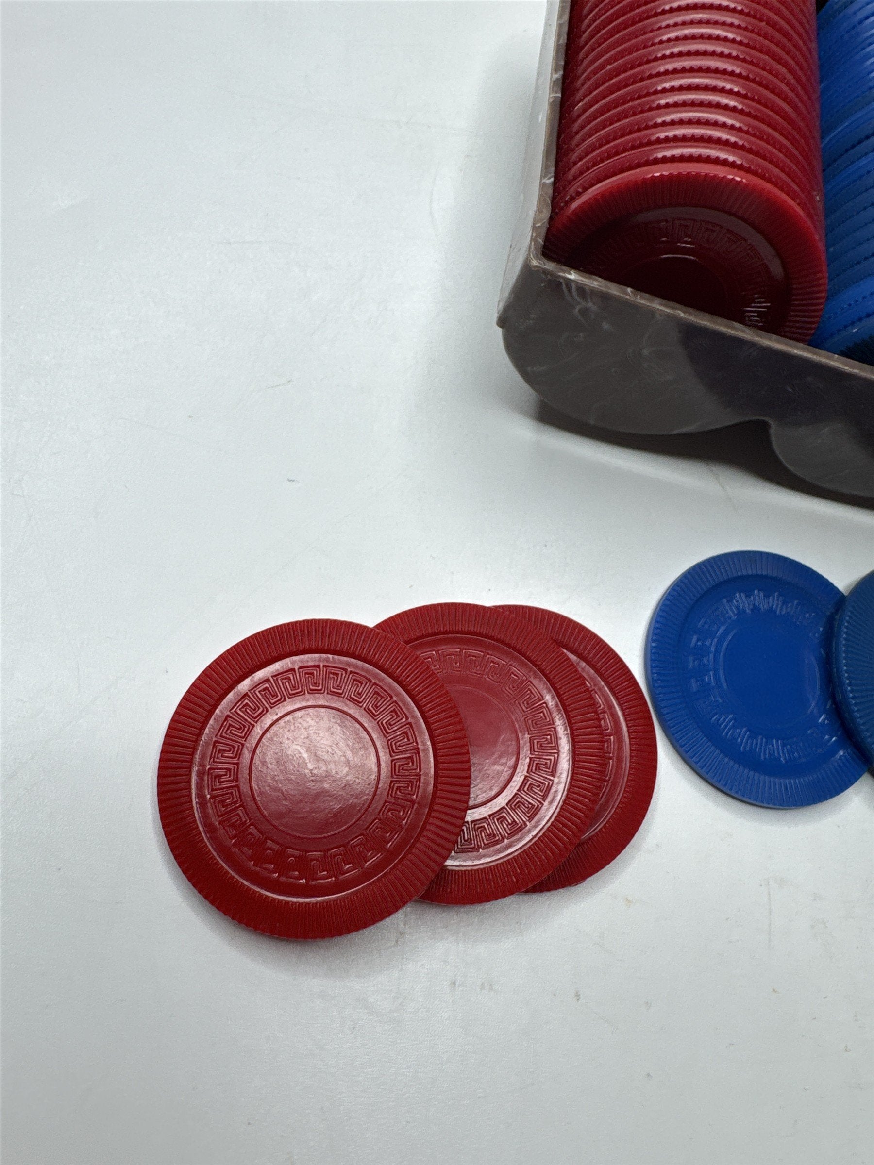 Retro Poker Chip Set in Swirl Resin Container Brown & White Vintage Game