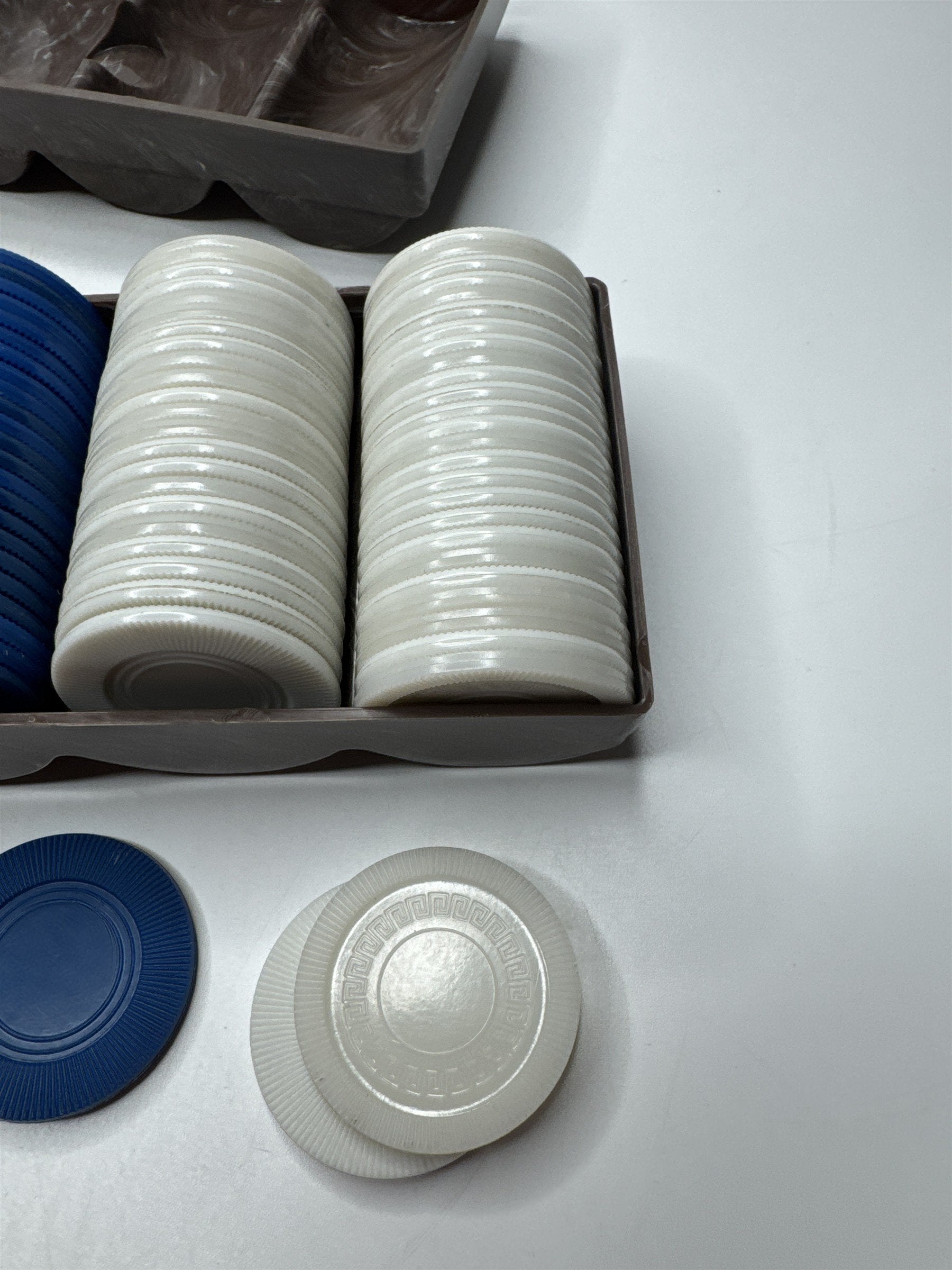 Retro Poker Chip Set in Swirl Resin Container Brown & White Vintage Game