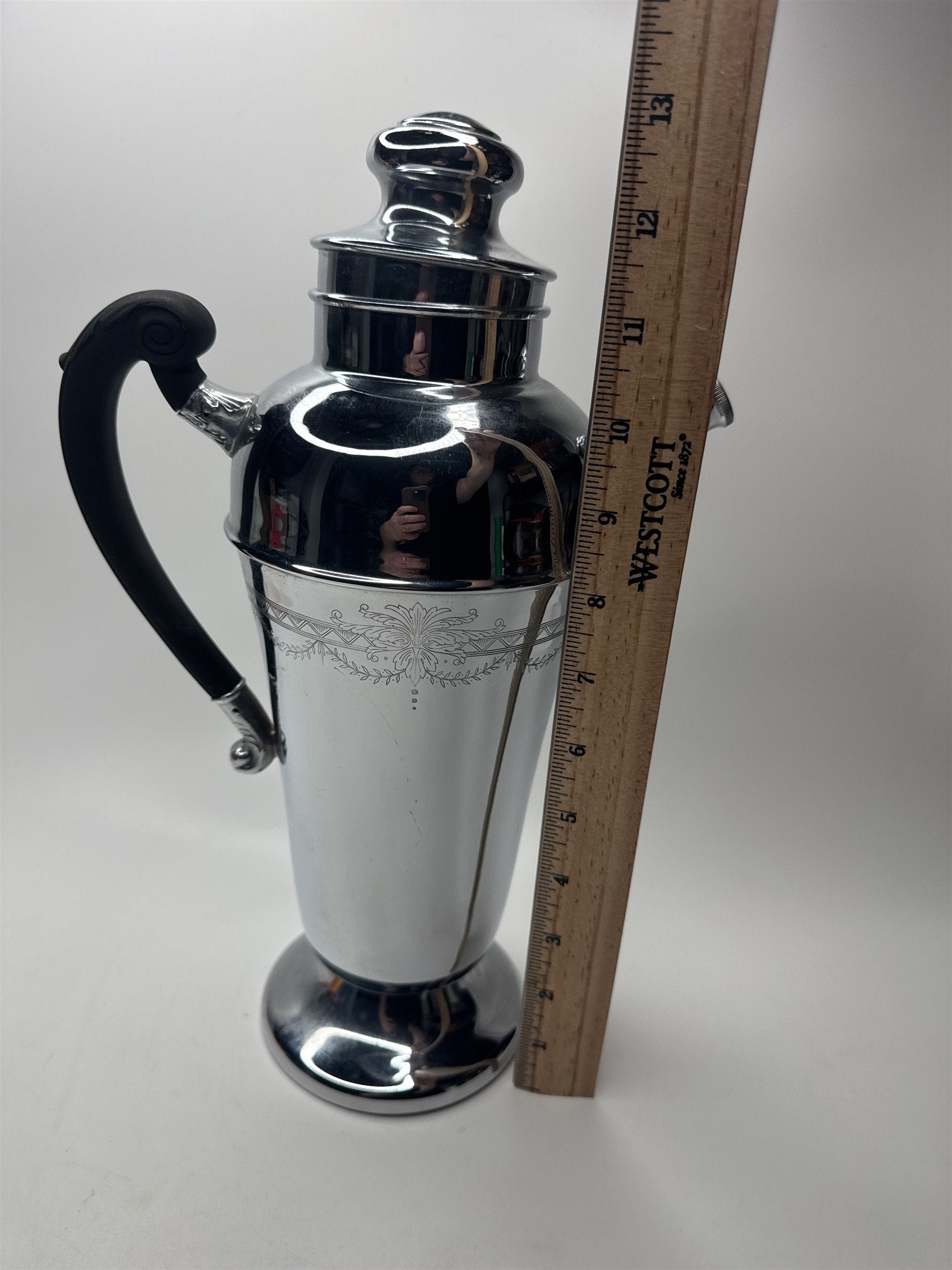 Vtg Art Deco MCM Chromium Plated Cocktail Shaker /w Grapevine Etching Spout Bar