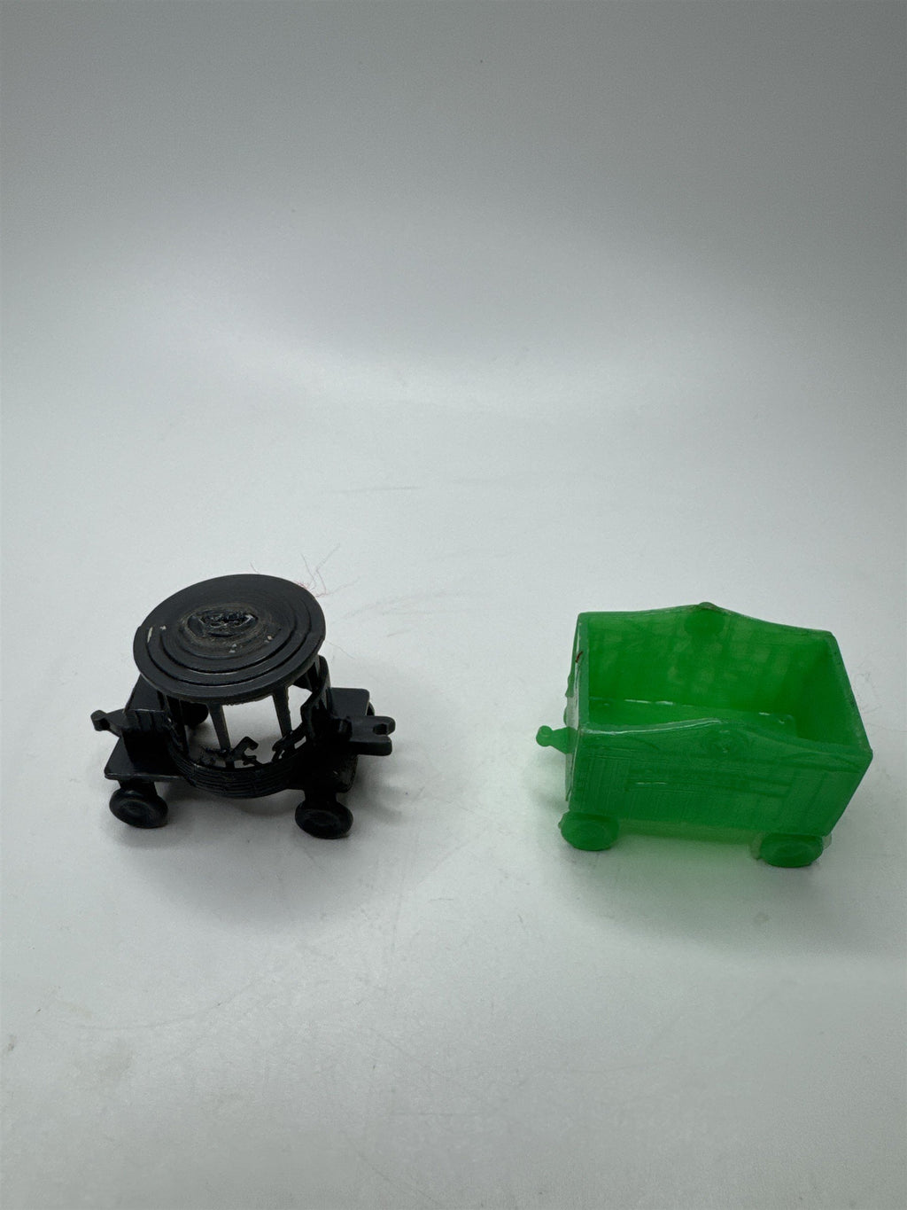 Vintage Banner Plastic Train Parts Lot of 2 - Trailer and Carousel