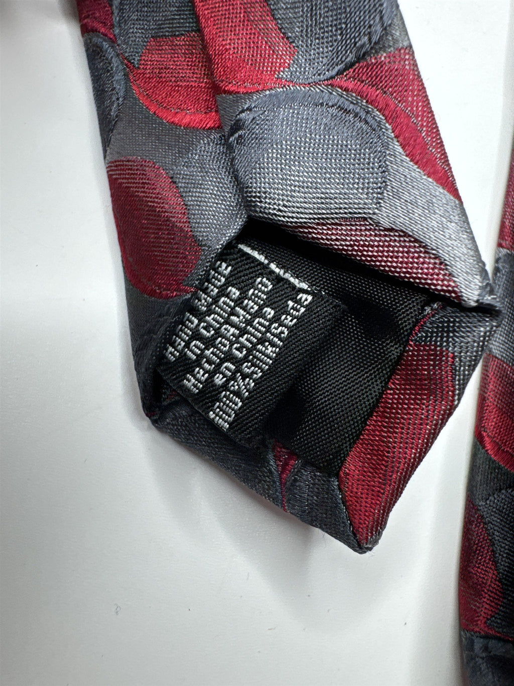 Concepts by Claiborne Red and Gray Swirl Gradient Pattern Tie
