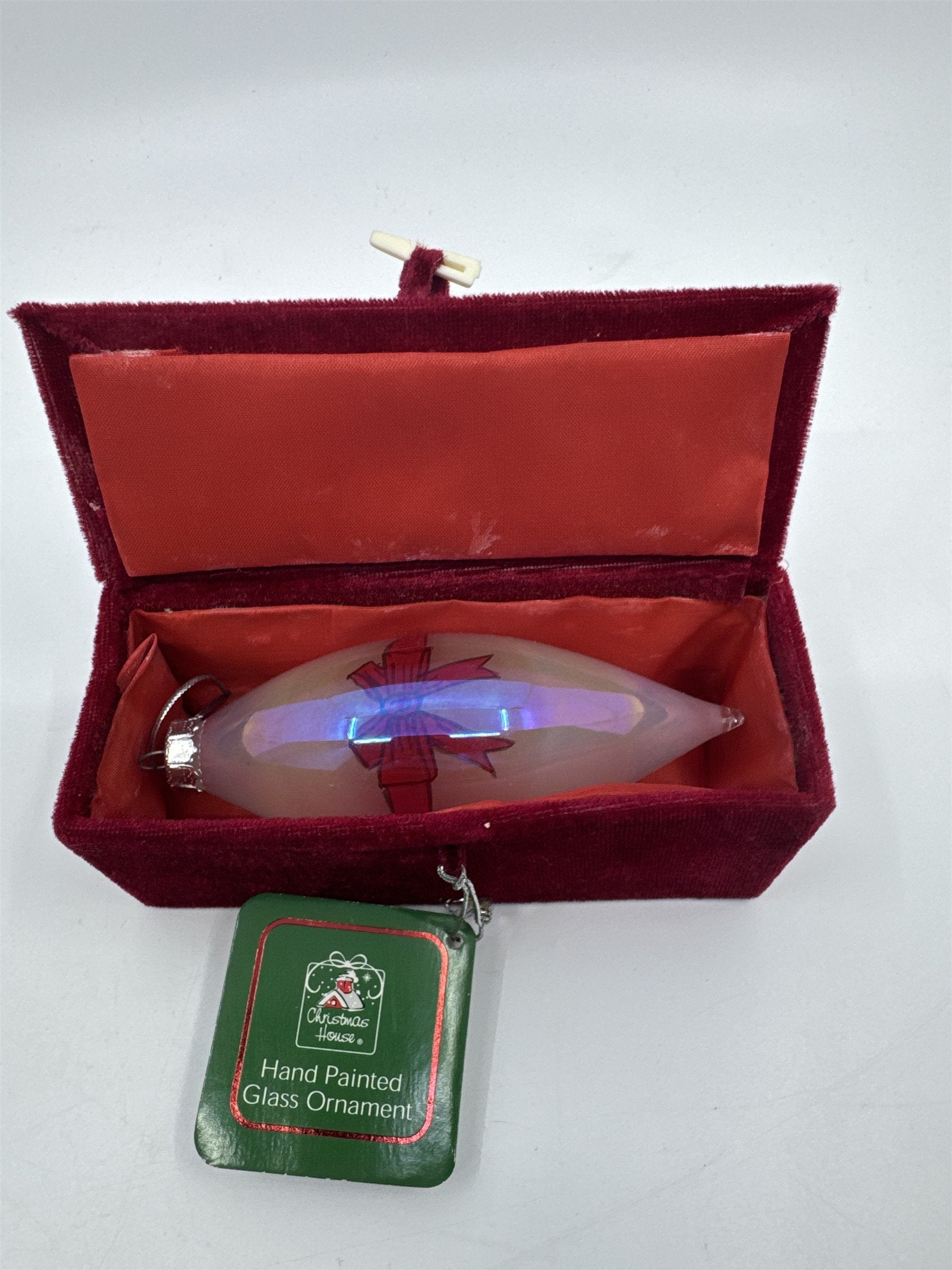 Vintage Christmas House Christmas Ornament White W/ Red Bows in Felt Box