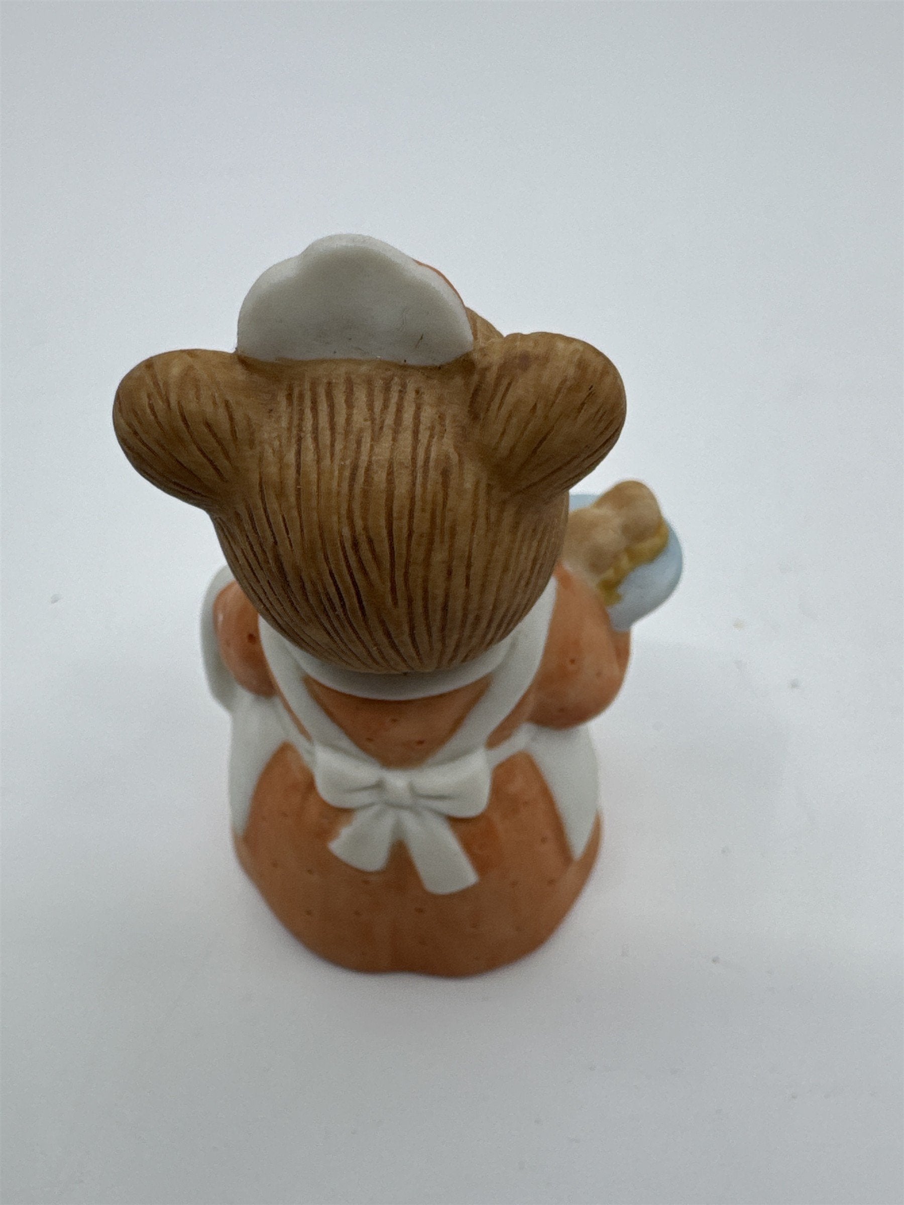 Vintage Homco Porcelain Bear Maid/Mother With Apron Figurine #8805