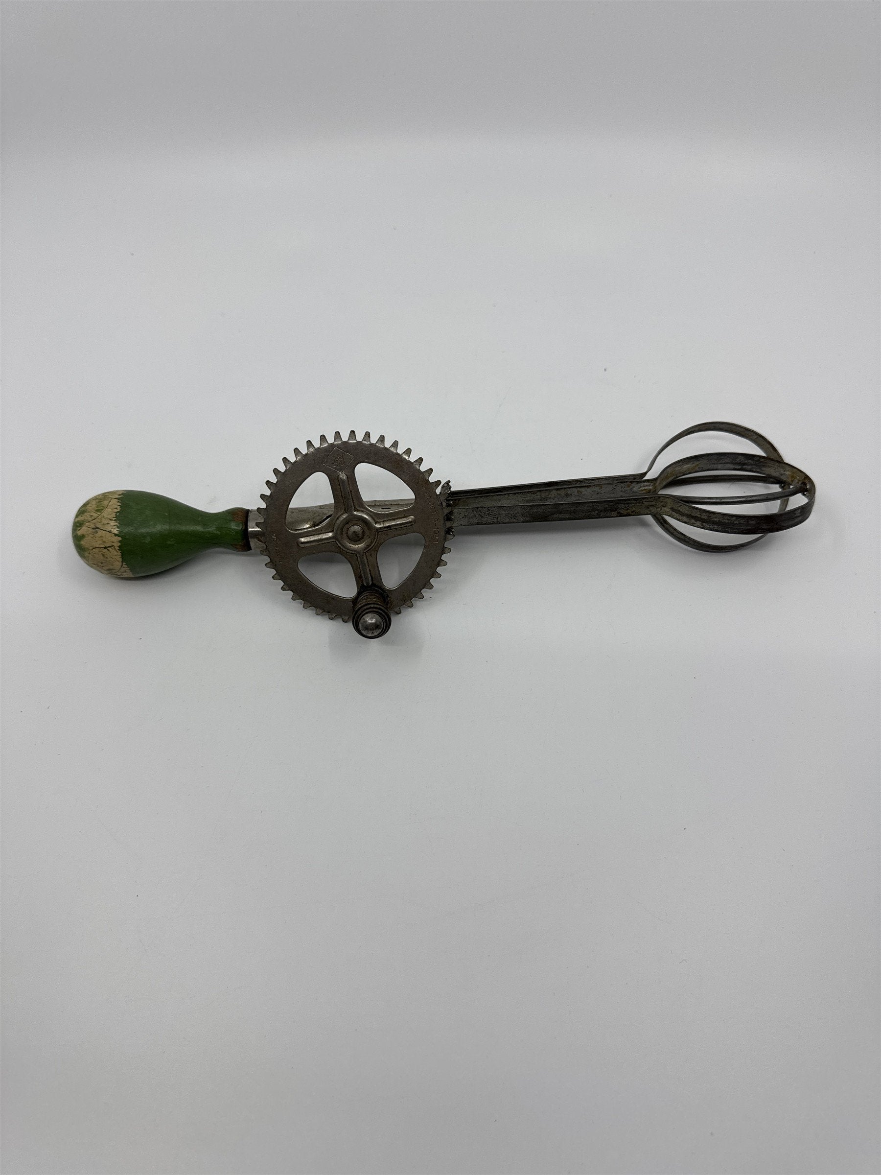 Vintage Antique Green Handle Hand Mixer Egg Beater Rustic Country/Farm Decor