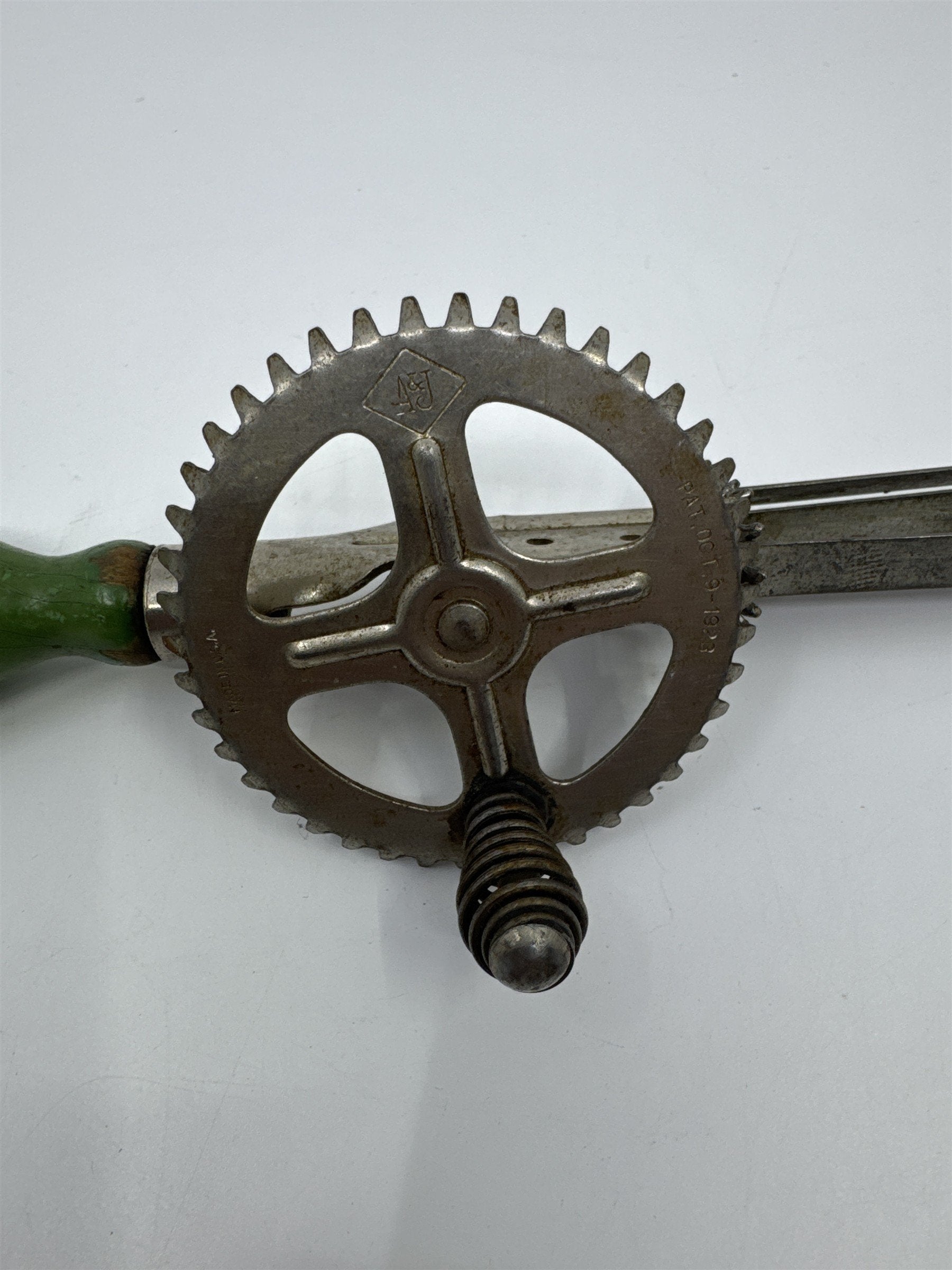 Vintage Antique Green Handle Hand Mixer Egg Beater Rustic Country/Farm Decor