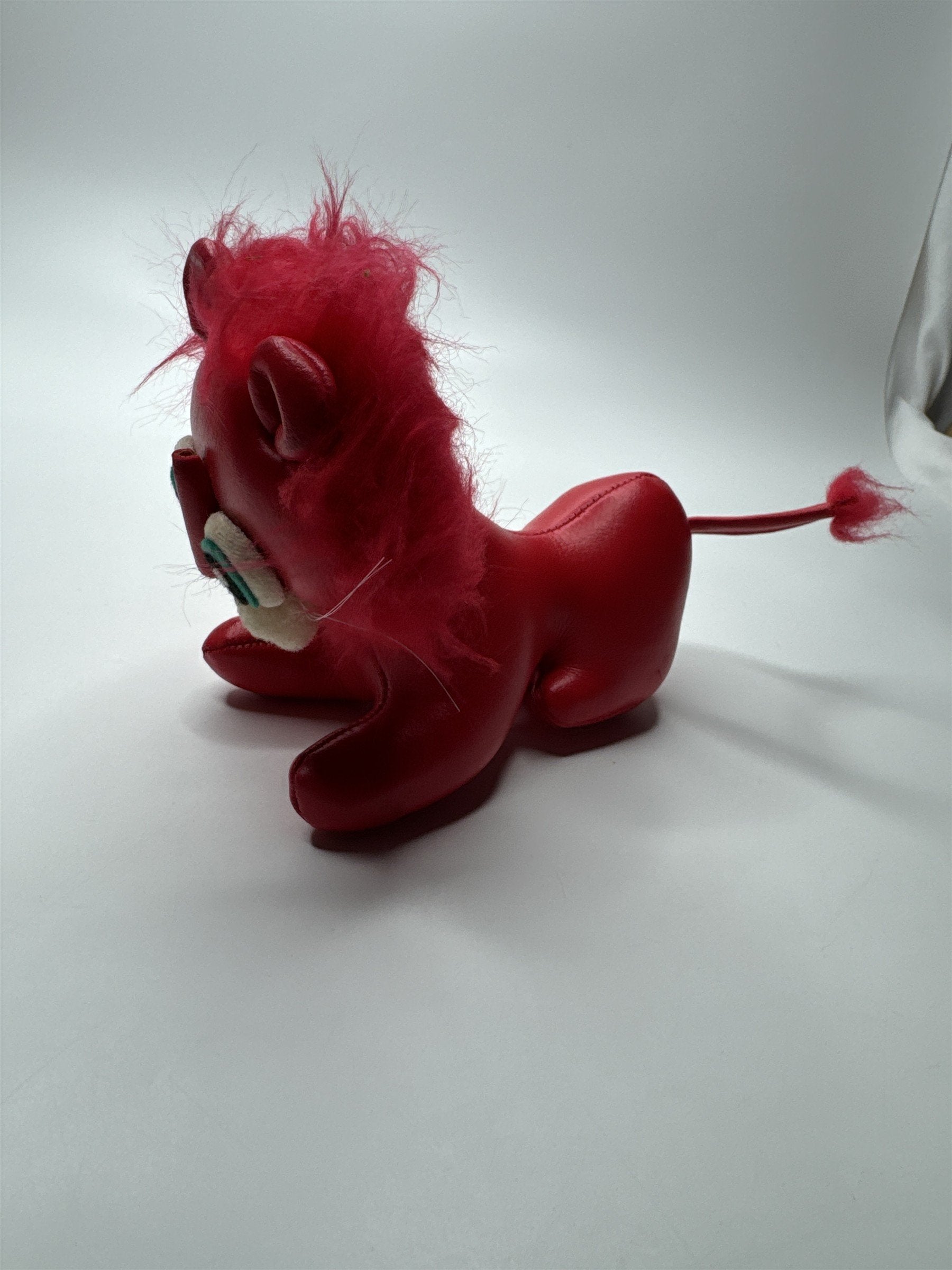 Retro Vinyl Lion Toy Figurine Classic Safari Animal Decor Collectible Vintage