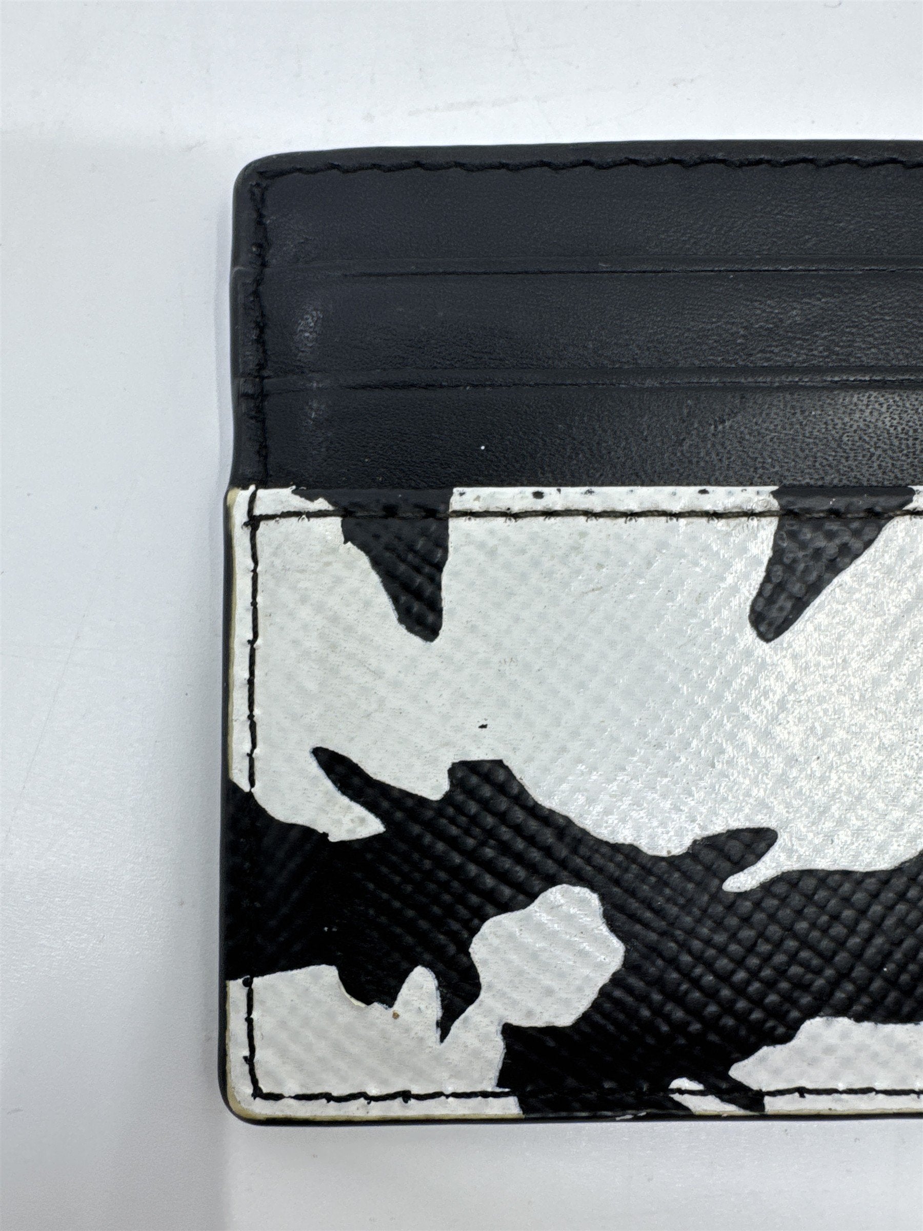 Michael Kors Black And White Floral/Blotch Pattern Unisex Card Wallet